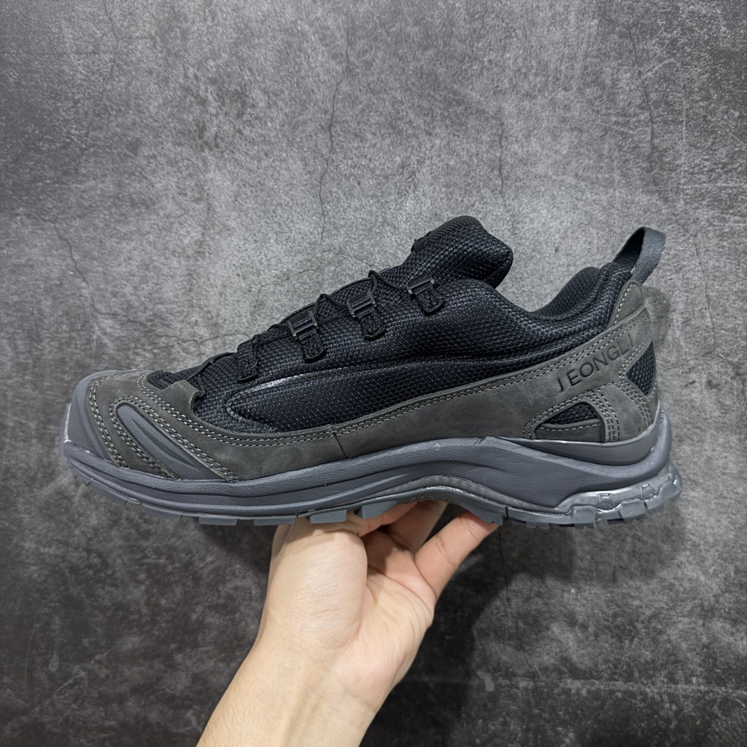 图片[2]-【纯原版】Salomon萨洛蒙2025秋冬新款XA pro 3D 系列新色系跑步鞋休闲运动鞋 479616-29 中底搭载全掌玻璃纤维能量板和超厚弹性泡沫中底，跑动时推进力十足，缓震回馈很强，日常通勤或训练都很稳 鞋身长毛牛猄皮面设计，内层材质透气网面 穿着舒适度好 原版材质 原版大底 尺码：35-45-选品中心