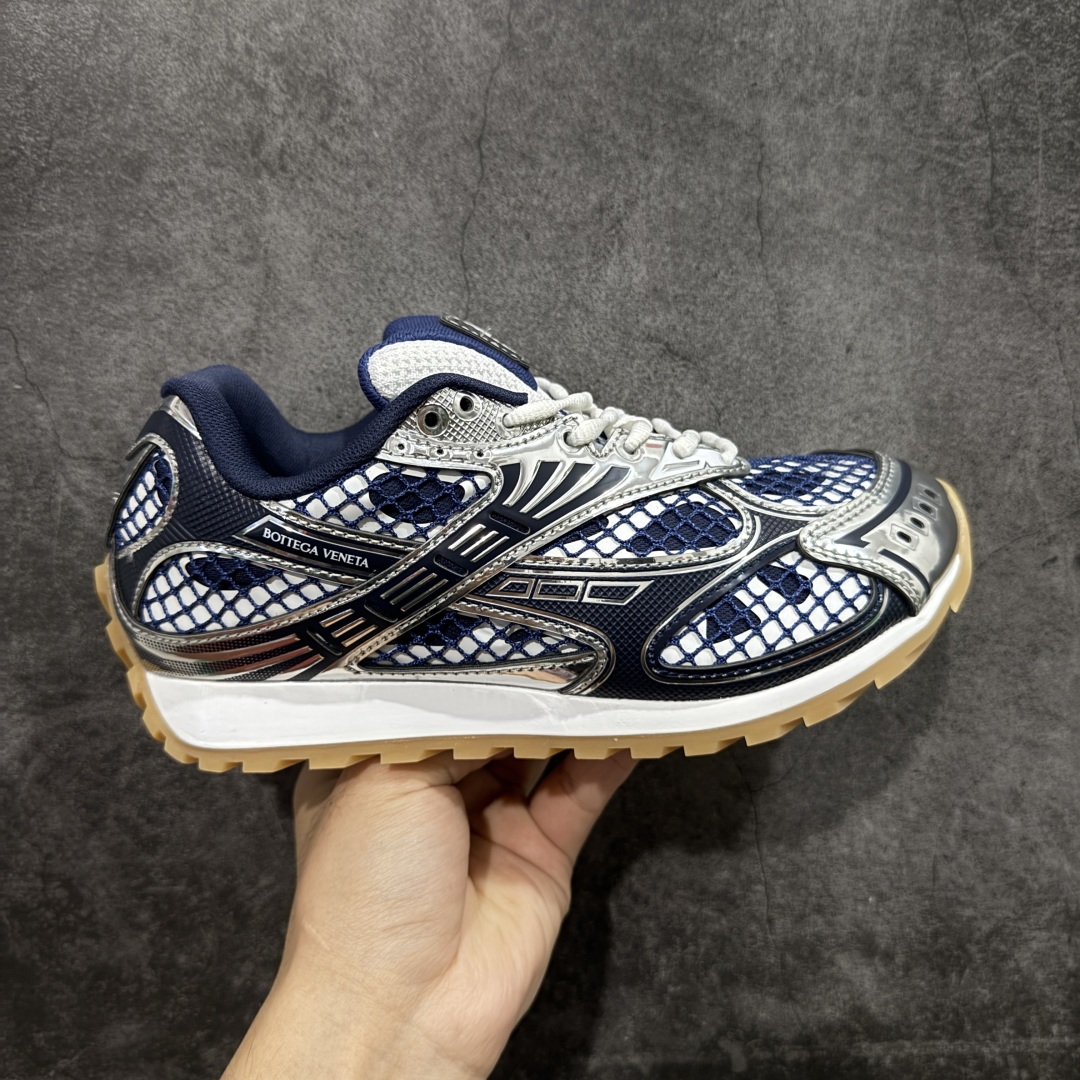 【纯原N版】宝缇嘉/葆蝶家-Bottega Veneta Orbit Lace-up Low Sneakers BV 轨道系列系带低帮透气舒适休闲运动鞋 可平替M版 配件包装基本一样 男女鞋原楦原纸版开发版 采用轻质科技菱形网布面料鞋面材质 内嵌透气网面贴合加厚PU缓震乳胶脚垫 外置防变形耐磨TPU橡胶大底❗️ 尺码:35-45-选品中心