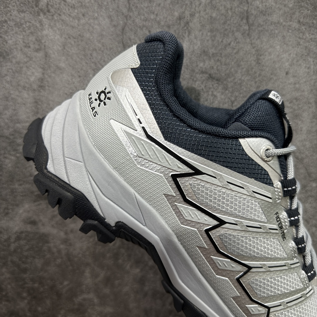 图片[7]-【GX纯原】凯乐石KAILAS 远征5 FLT 舒适简约经典登山 防滑耐磨防水 低帮 徒步鞋 市面唯一正确防泼水防水面料 正确防水内里布 真正做到内外防水 区别市场假防水 鞋面材质：运用耐磨防砂网布，能防止沙石进入鞋内，同时具备良好的透气性，可让脚部保持干爽。 \\t鞋底性能：搭载Vibram防滑耐磨大底，有出色的抓地力，仿鲨齿纹路设计，能应对各种复杂路面；鞋底还能提供良好的稳定性和支撑力，减少脚部疲劳。 \\t防水技术：采用FILTERTEC防水透气技术，防水指数高达8000mm H₂O，能有效防止雨水渗透，同时能保持脚面干爽。 \\t细节设计：鞋头采用橡胶防撞包边，保护脚趾免受伤害；鞋舌一体式设计，防止碎石泥沙进入；采用亚洲人脚型鞋楦设计，配合中腰包裹，提高舒适性。 适用场景：适合多日或单日轻装徒步，也可用于城市通勤，是一双兼顾户外与日常穿着的多功能鞋子。 尺码：40 41.5 42 42.5 43 44 44.5 45（女码第二轮出货）-选品中心