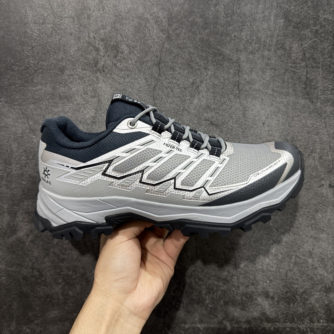 【GX纯原】凯乐石KAILAS 远征5 FLT 舒适简约经典登山 防滑耐磨防水 低帮 徒步鞋 市面唯一正确防泼水防水面料 正确防水内里布 真正做到内外防水 区别市场假防水 鞋面材质:运用耐磨防砂网布,能防止沙石进入鞋内,同时具备良好的透气性,可让脚部保持干爽。 \\t鞋底性能:搭载Vibram防滑耐磨大底,有出色的抓地力,仿鲨齿纹路设计,能应对各种复杂路面;鞋底还能提供良好的稳定性和支撑力,减少脚部疲劳。 \\t防水技术:采用FILTERTEC防水透气技术,防水指数高达8000mm H₂O,能有效防止雨水渗透,同时能保持脚面干爽。 \\t细节设计:鞋头采用橡胶防撞包边,保护脚趾免受伤害;鞋舌一体式设计,防止碎石泥沙进入;采用亚洲人脚型鞋楦设计,配合中腰包裹,提高舒适性。 适用场景:适合多日或单日轻装徒步,也可用于城市通勤,是一双兼顾户外与日常穿着的多功能鞋子。 尺码:40 41.5 42 42.5 43 44 44.5 45(女码第二轮出货)-选品中心