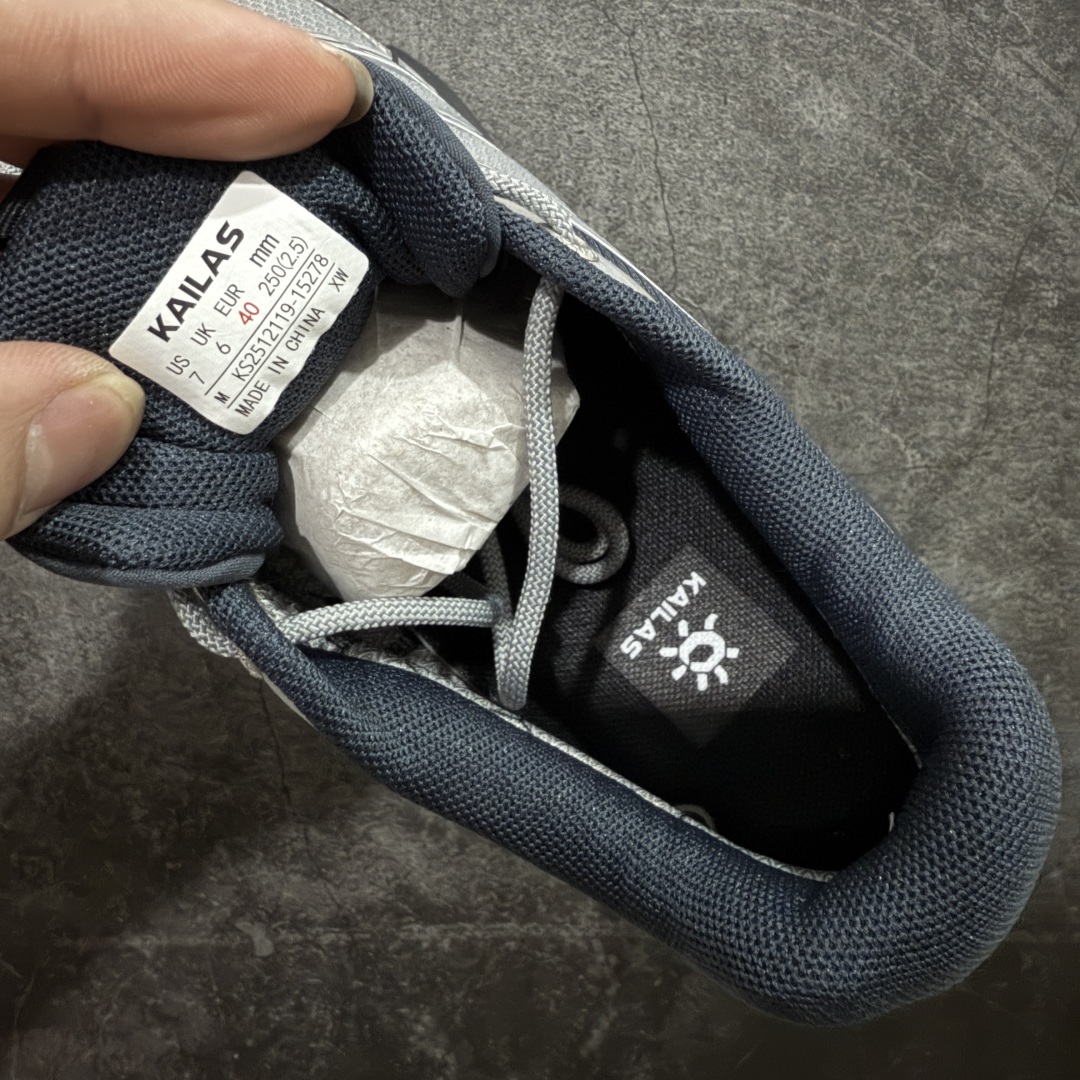 图片[6]-【GX纯原】凯乐石KAILAS 远征5 FLT 舒适简约经典登山 防滑耐磨防水 低帮 徒步鞋 市面唯一正确防泼水防水面料 正确防水内里布 真正做到内外防水 区别市场假防水 鞋面材质：运用耐磨防砂网布，能防止沙石进入鞋内，同时具备良好的透气性，可让脚部保持干爽。 \\t鞋底性能：搭载Vibram防滑耐磨大底，有出色的抓地力，仿鲨齿纹路设计，能应对各种复杂路面；鞋底还能提供良好的稳定性和支撑力，减少脚部疲劳。 \\t防水技术：采用FILTERTEC防水透气技术，防水指数高达8000mm H₂O，能有效防止雨水渗透，同时能保持脚面干爽。 \\t细节设计：鞋头采用橡胶防撞包边，保护脚趾免受伤害；鞋舌一体式设计，防止碎石泥沙进入；采用亚洲人脚型鞋楦设计，配合中腰包裹，提高舒适性。 适用场景：适合多日或单日轻装徒步，也可用于城市通勤，是一双兼顾户外与日常穿着的多功能鞋子。 尺码：40 41.5 42 42.5 43 44 44.5 45（女码第二轮出货）-选品中心