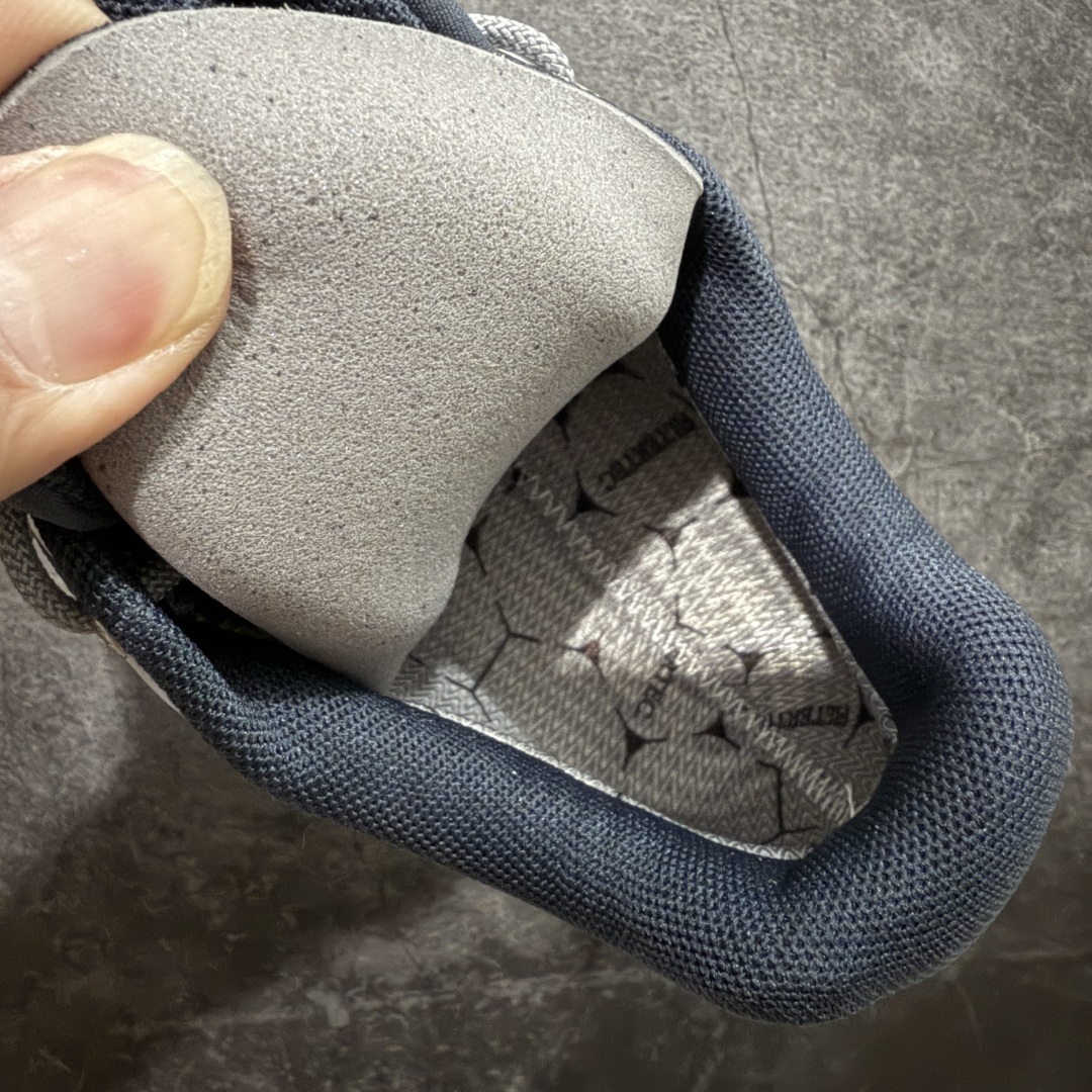 图片[7]-【GX纯原】凯乐石KAILAS 远征5 FLT 舒适简约经典登山 防滑耐磨防水 低帮 徒步鞋 市面唯一正确防泼水防水面料 正确防水内里布 真正做到内外防水 区别市场假防水 鞋面材质：运用耐磨防砂网布，能防止沙石进入鞋内，同时具备良好的透气性，可让脚部保持干爽。 \\t鞋底性能：搭载Vibram防滑耐磨大底，有出色的抓地力，仿鲨齿纹路设计，能应对各种复杂路面；鞋底还能提供良好的稳定性和支撑力，减少脚部疲劳。 \\t防水技术：采用FILTERTEC防水透气技术，防水指数高达8000mm H₂O，能有效防止雨水渗透，同时能保持脚面干爽。 \\t细节设计：鞋头采用橡胶防撞包边，保护脚趾免受伤害；鞋舌一体式设计，防止碎石泥沙进入；采用亚洲人脚型鞋楦设计，配合中腰包裹，提高舒适性。 适用场景：适合多日或单日轻装徒步，也可用于城市通勤，是一双兼顾户外与日常穿着的多功能鞋子。 尺码：40 41.5 42 42.5 43 44 44.5 45（女码第二轮出货）-选品中心