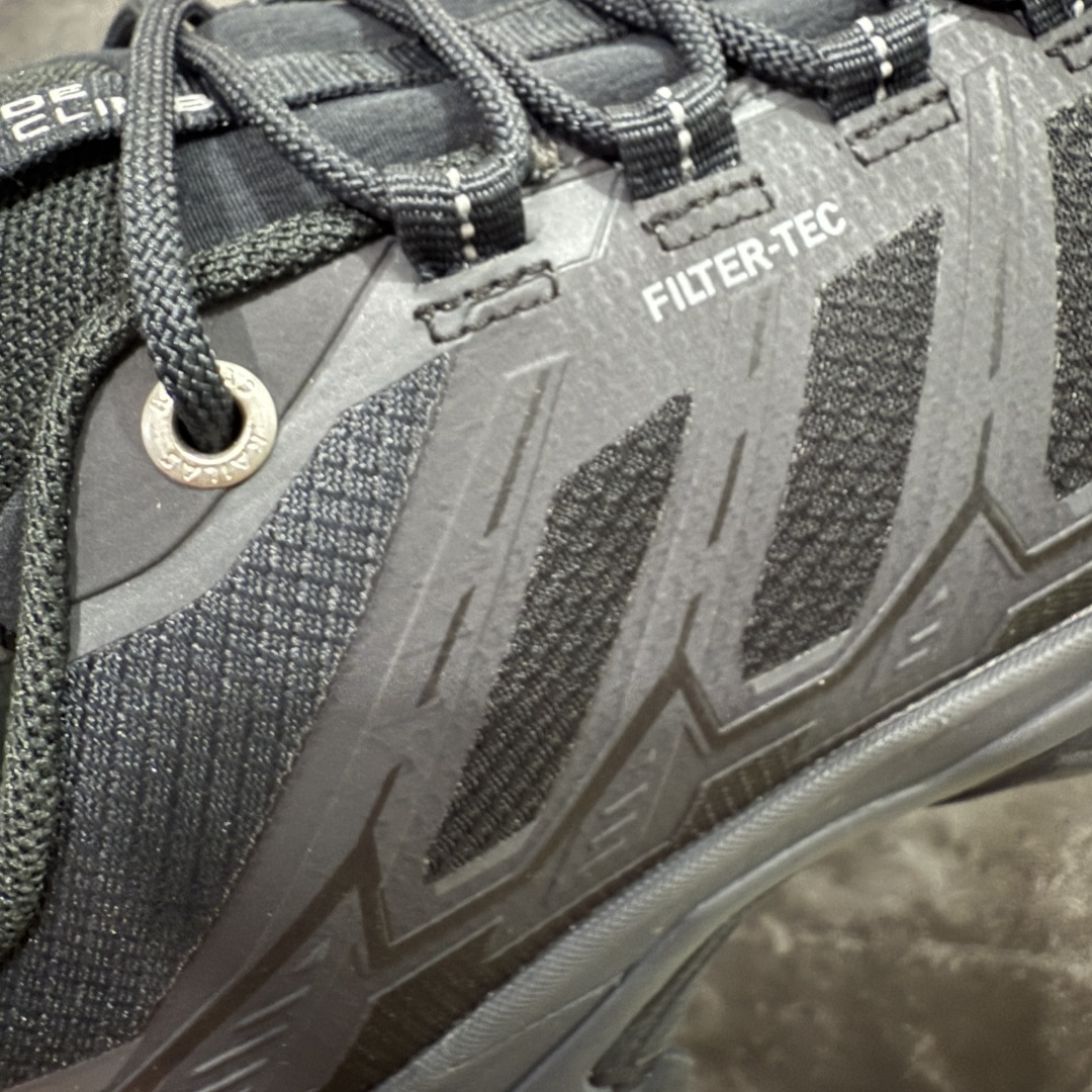 图片[3]-【GX纯原】凯乐石KAILAS 远征5 FLT 舒适简约经典登山 防滑耐磨防水 低帮 徒步鞋 市面唯一正确防泼水防水面料 正确防水内里布 真正做到内外防水 区别市场假防水 鞋面材质：运用耐磨防砂网布，能防止沙石进入鞋内，同时具备良好的透气性，可让脚部保持干爽。 \\t鞋底性能：搭载Vibram防滑耐磨大底，有出色的抓地力，仿鲨齿纹路设计，能应对各种复杂路面；鞋底还能提供良好的稳定性和支撑力，减少脚部疲劳。 \\t防水技术：采用FILTERTEC防水透气技术，防水指数高达8000mm H₂O，能有效防止雨水渗透，同时能保持脚面干爽。 \\t细节设计：鞋头采用橡胶防撞包边，保护脚趾免受伤害；鞋舌一体式设计，防止碎石泥沙进入；采用亚洲人脚型鞋楦设计，配合中腰包裹，提高舒适性。 适用场景：适合多日或单日轻装徒步，也可用于城市通勤，是一双兼顾户外与日常穿着的多功能鞋子。 尺码：40 41.5 42 42.5 43 44 44.5 45（女码第二轮出货）-选品中心