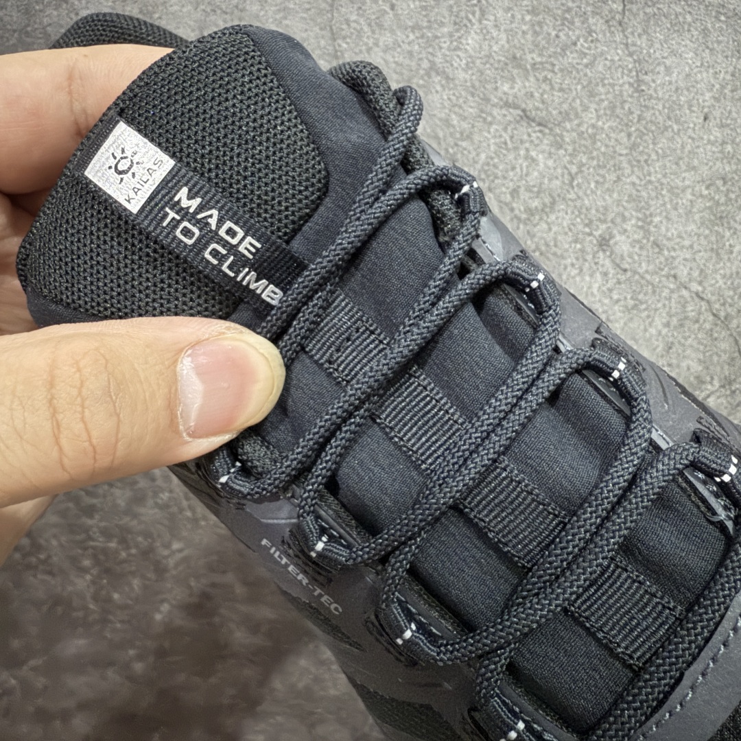 图片[5]-【GX纯原】凯乐石KAILAS 远征5 FLT 舒适简约经典登山 防滑耐磨防水 低帮 徒步鞋 市面唯一正确防泼水防水面料 正确防水内里布 真正做到内外防水 区别市场假防水 鞋面材质：运用耐磨防砂网布，能防止沙石进入鞋内，同时具备良好的透气性，可让脚部保持干爽。 \\t鞋底性能：搭载Vibram防滑耐磨大底，有出色的抓地力，仿鲨齿纹路设计，能应对各种复杂路面；鞋底还能提供良好的稳定性和支撑力，减少脚部疲劳。 \\t防水技术：采用FILTERTEC防水透气技术，防水指数高达8000mm H₂O，能有效防止雨水渗透，同时能保持脚面干爽。 \\t细节设计：鞋头采用橡胶防撞包边，保护脚趾免受伤害；鞋舌一体式设计，防止碎石泥沙进入；采用亚洲人脚型鞋楦设计，配合中腰包裹，提高舒适性。 适用场景：适合多日或单日轻装徒步，也可用于城市通勤，是一双兼顾户外与日常穿着的多功能鞋子。 尺码：40 41.5 42 42.5 43 44 44.5 45（女码第二轮出货）-选品中心
