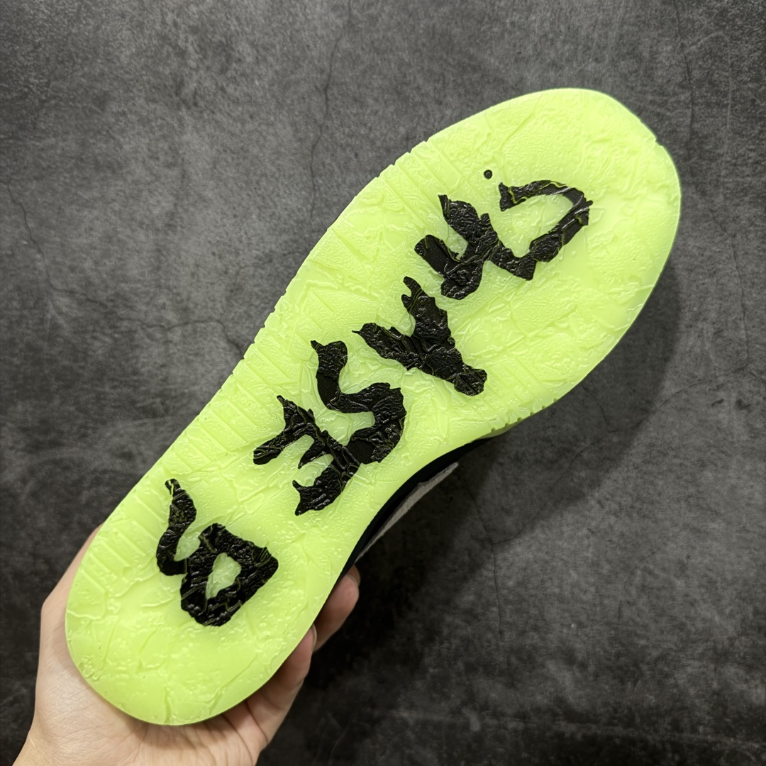 图片[9]-【GX纯原】Travis Scott x Jordan AJ Cut The Check TS倒钩联名魔术贴篮球鞋 荧光绿 IH7971-001 注意默认配原盒盒子配套布袋不用加钱 退货丢失扣30元 原厂全套原楦原纸板冲刀磨具开发 原厂皮料加持 原厂港宝加持定型后跟R度完美 同源原厂电绣 鬼脸飞翼针数密度立体效果一致 百分百一致原鞋 原厂拉帮工艺 针距密度一致 后跟弧度收口自然不对折 极致一眼正品既视感 进口玻璃冲刀皮料裁剪零毛边 全鞋电脑针车工艺 品控清洁度最高QC检验标准 免检产品 原厂订购鞋盒、布袋、鞋标、防尘纸、鞋撑、鞋带 追求极致的原厂味道 配色方面采用白色为基础 搭配棕色框架呈现 完美还原了初代倒钩的配色设计 细节方面 标志性的反钩Swoosh采用米色点缀 鞋面还带有特殊的魔术贴细节 此外在鞋舌、后跟部分均带有Cactus Jack厂牌Logo 彰显鞋款特殊身份 尺码： 40 40.5 41 42 42.5 43 44 44.5 45 46 47.5-选品中心