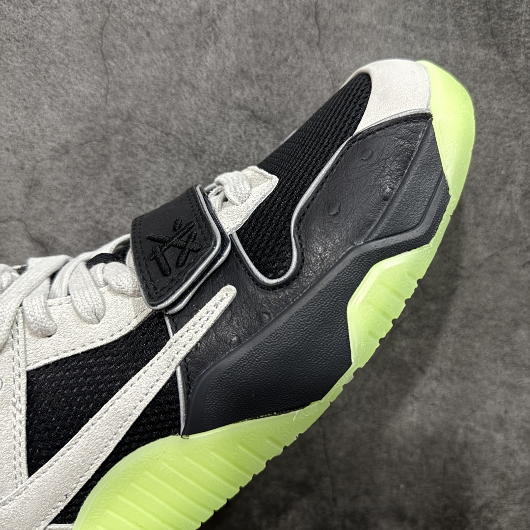 图片[6]-【GX纯原】Travis Scott x Jordan AJ Cut The Check TS倒钩联名魔术贴篮球鞋 荧光绿 IH7971-001 注意默认配原盒盒子配套布袋不用加钱 退货丢失扣30元 原厂全套原楦原纸板冲刀磨具开发 原厂皮料加持 原厂港宝加持定型后跟R度完美 同源原厂电绣 鬼脸飞翼针数密度立体效果一致 百分百一致原鞋 原厂拉帮工艺 针距密度一致 后跟弧度收口自然不对折 极致一眼正品既视感 进口玻璃冲刀皮料裁剪零毛边 全鞋电脑针车工艺 品控清洁度最高QC检验标准 免检产品 原厂订购鞋盒、布袋、鞋标、防尘纸、鞋撑、鞋带 追求极致的原厂味道 配色方面采用白色为基础 搭配棕色框架呈现 完美还原了初代倒钩的配色设计 细节方面 标志性的反钩Swoosh采用米色点缀 鞋面还带有特殊的魔术贴细节 此外在鞋舌、后跟部分均带有Cactus Jack厂牌Logo 彰显鞋款特殊身份 尺码： 40 40.5 41 42 42.5 43 44 44.5 45 46 47.5-选品中心