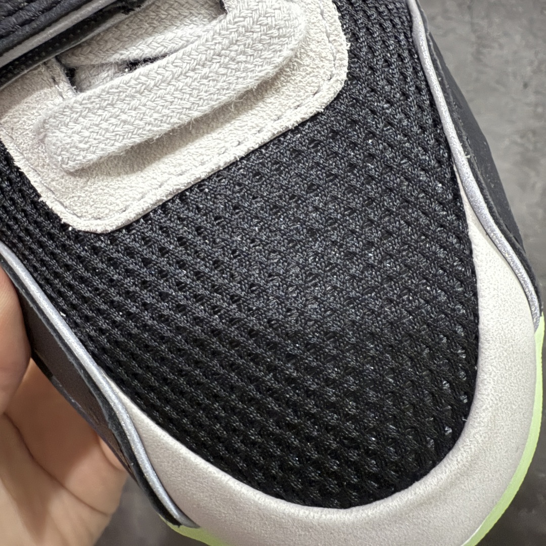 图片[9]-【GX纯原】Travis Scott x Jordan AJ Cut The Check TS倒钩联名魔术贴篮球鞋 荧光绿 IH7971-001 注意默认配原盒盒子配套布袋不用加钱 退货丢失扣30元 原厂全套原楦原纸板冲刀磨具开发 原厂皮料加持 原厂港宝加持定型后跟R度完美 同源原厂电绣 鬼脸飞翼针数密度立体效果一致 百分百一致原鞋 原厂拉帮工艺 针距密度一致 后跟弧度收口自然不对折 极致一眼正品既视感 进口玻璃冲刀皮料裁剪零毛边 全鞋电脑针车工艺 品控清洁度最高QC检验标准 免检产品 原厂订购鞋盒、布袋、鞋标、防尘纸、鞋撑、鞋带 追求极致的原厂味道 配色方面采用白色为基础 搭配棕色框架呈现 完美还原了初代倒钩的配色设计 细节方面 标志性的反钩Swoosh采用米色点缀 鞋面还带有特殊的魔术贴细节 此外在鞋舌、后跟部分均带有Cactus Jack厂牌Logo 彰显鞋款特殊身份 尺码： 40 40.5 41 42 42.5 43 44 44.5 45 46 47.5-选品中心