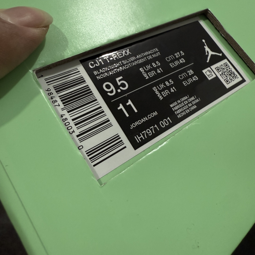 图片[12]-【GX纯原】Travis Scott x Jordan AJ Cut The Check TS倒钩联名魔术贴篮球鞋 荧光绿 IH7971-001 注意默认配原盒盒子配套布袋不用加钱 退货丢失扣30元 原厂全套原楦原纸板冲刀磨具开发 原厂皮料加持 原厂港宝加持定型后跟R度完美 同源原厂电绣 鬼脸飞翼针数密度立体效果一致 百分百一致原鞋 原厂拉帮工艺 针距密度一致 后跟弧度收口自然不对折 极致一眼正品既视感 进口玻璃冲刀皮料裁剪零毛边 全鞋电脑针车工艺 品控清洁度最高QC检验标准 免检产品 原厂订购鞋盒、布袋、鞋标、防尘纸、鞋撑、鞋带 追求极致的原厂味道 配色方面采用白色为基础 搭配棕色框架呈现 完美还原了初代倒钩的配色设计 细节方面 标志性的反钩Swoosh采用米色点缀 鞋面还带有特殊的魔术贴细节 此外在鞋舌、后跟部分均带有Cactus Jack厂牌Logo 彰显鞋款特殊身份 尺码： 40 40.5 41 42 42.5 43 44 44.5 45 46 47.5-选品中心