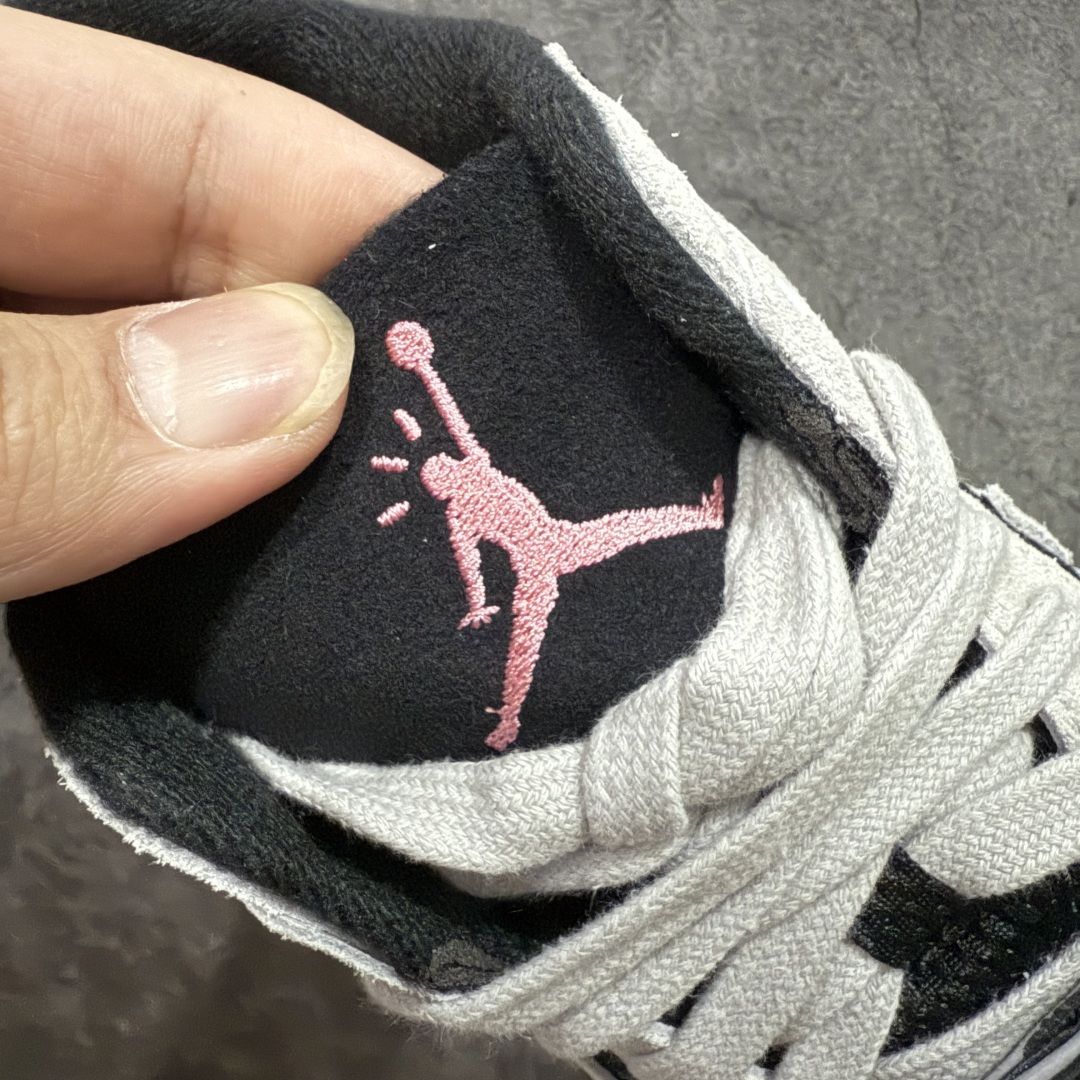 图片[5]-【GX纯原】Travis Scott x Jordan AJ Cut The Check TS倒钩联名魔术贴篮球鞋 荧光绿 IH7971-001 注意默认配原盒盒子配套布袋不用加钱 退货丢失扣30元 原厂全套原楦原纸板冲刀磨具开发 原厂皮料加持 原厂港宝加持定型后跟R度完美 同源原厂电绣 鬼脸飞翼针数密度立体效果一致 百分百一致原鞋 原厂拉帮工艺 针距密度一致 后跟弧度收口自然不对折 极致一眼正品既视感 进口玻璃冲刀皮料裁剪零毛边 全鞋电脑针车工艺 品控清洁度最高QC检验标准 免检产品 原厂订购鞋盒、布袋、鞋标、防尘纸、鞋撑、鞋带 追求极致的原厂味道 配色方面采用白色为基础 搭配棕色框架呈现 完美还原了初代倒钩的配色设计 细节方面 标志性的反钩Swoosh采用米色点缀 鞋面还带有特殊的魔术贴细节 此外在鞋舌、后跟部分均带有Cactus Jack厂牌Logo 彰显鞋款特殊身份 尺码： 40 40.5 41 42 42.5 43 44 44.5 45 46 47.5-选品中心