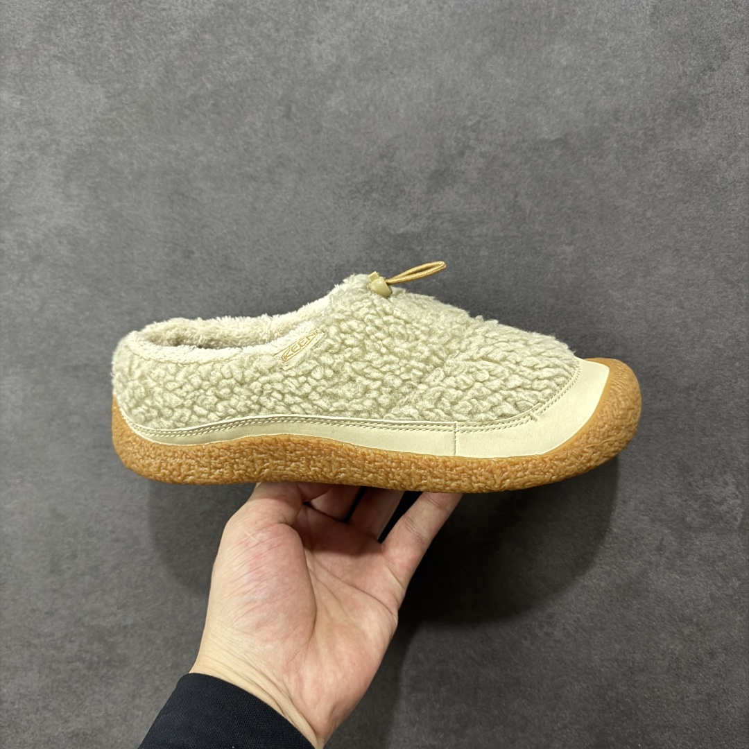 【HK版本】科恩 KEEN Howser 3 SLIDE 冬季户外保暖鞋一脚蹬毛毛鞋小羊蹄 穿一次就会爱上的温暖脚感 高保温性能的羊毛衬里加上耐磨防滑的橡胶外底 打破居家靽和户外靽的界限 你可以穿着它从室内到室外 尺码:35 36 37 38 39-选品中心
