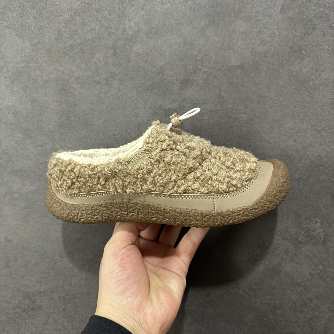 【HK版本】科恩 KEEN Howser 3 SLIDE 冬季户外保暖鞋一脚蹬毛毛鞋小羊蹄 穿一次就会爱上的温暖脚感 高保温性能的羊毛衬里加上耐磨防滑的橡胶外底 打破居家靽和户外靽的界限 你可以穿着它从室内到室外 尺码:35 36 37 38 39-选品中心