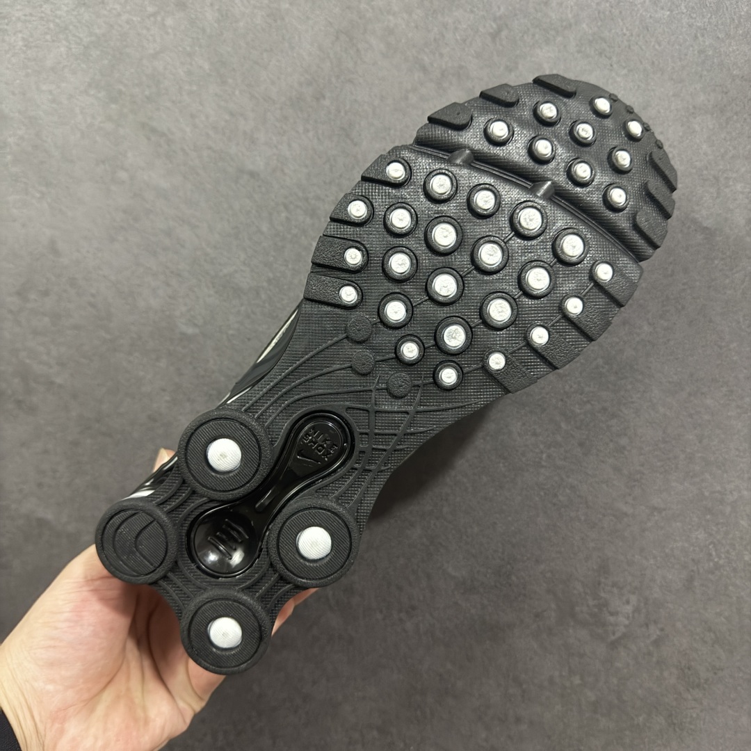 图片[9]-【外贸版本】Nike Shox Ride 2 Sp x Supreme联名款 气柱缓震跑步鞋 Shox系列 舒适与时尚的完美结合，这款现代经典之作，凭借脚跟下方的四个支撑柱和前脚掌的Max Air技术，提供卓越的响应性缓震。鞋面采用真皮与合成革的混合材料，柔软且耐用。此外，鞋身的网眼材料和脚踝周围的通风孔得到了增强，能够保持脚部凉爽。泡绵中底，橡胶外底。 尺码：36-45无半码-选品中心