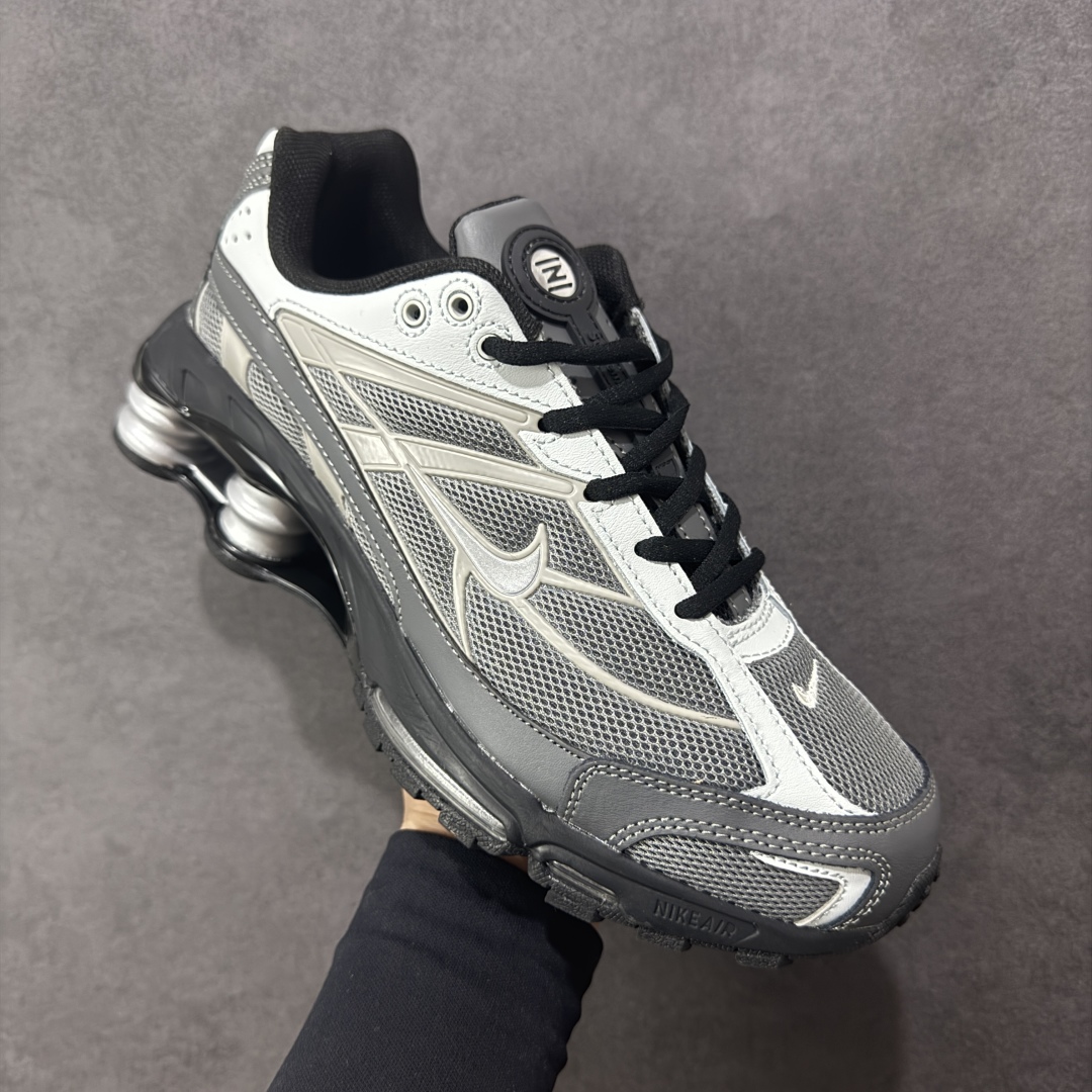 图片[3]-【外贸版本】Nike Shox Ride 2 Sp x Supreme联名款 气柱缓震跑步鞋 Shox系列 舒适与时尚的完美结合，这款现代经典之作，凭借脚跟下方的四个支撑柱和前脚掌的Max Air技术，提供卓越的响应性缓震。鞋面采用真皮与合成革的混合材料，柔软且耐用。此外，鞋身的网眼材料和脚踝周围的通风孔得到了增强，能够保持脚部凉爽。泡绵中底，橡胶外底。 尺码：36-45无半码-选品中心