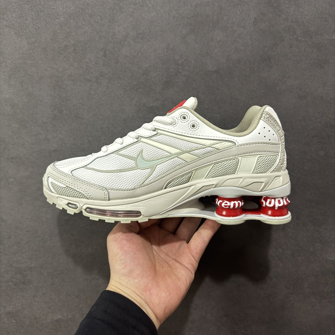 图片[2]-【外贸版本】Nike Shox Ride 2 Sp x Supreme联名款 气柱缓震跑步鞋 Shox系列 舒适与时尚的完美结合，这款现代经典之作，凭借脚跟下方的四个支撑柱和前脚掌的Max Air技术，提供卓越的响应性缓震。鞋面采用真皮与合成革的混合材料，柔软且耐用。此外，鞋身的网眼材料和脚踝周围的通风孔得到了增强，能够保持脚部凉爽。泡绵中底，橡胶外底。 尺码：36-45无半码-选品中心