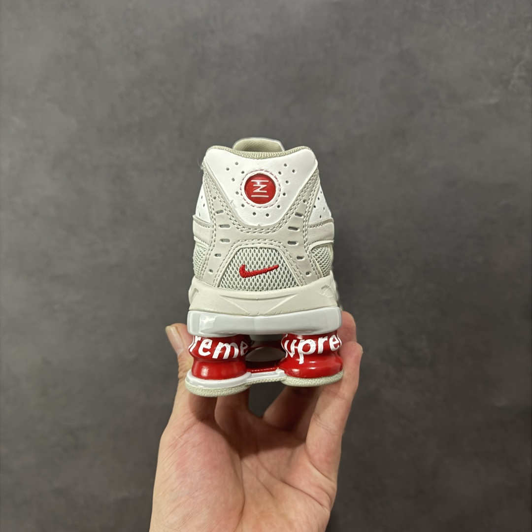 图片[4]-【外贸版本】Nike Shox Ride 2 Sp x Supreme联名款 气柱缓震跑步鞋 Shox系列 舒适与时尚的完美结合，这款现代经典之作，凭借脚跟下方的四个支撑柱和前脚掌的Max Air技术，提供卓越的响应性缓震。鞋面采用真皮与合成革的混合材料，柔软且耐用。此外，鞋身的网眼材料和脚踝周围的通风孔得到了增强，能够保持脚部凉爽。泡绵中底，橡胶外底。 尺码：36-45无半码-选品中心