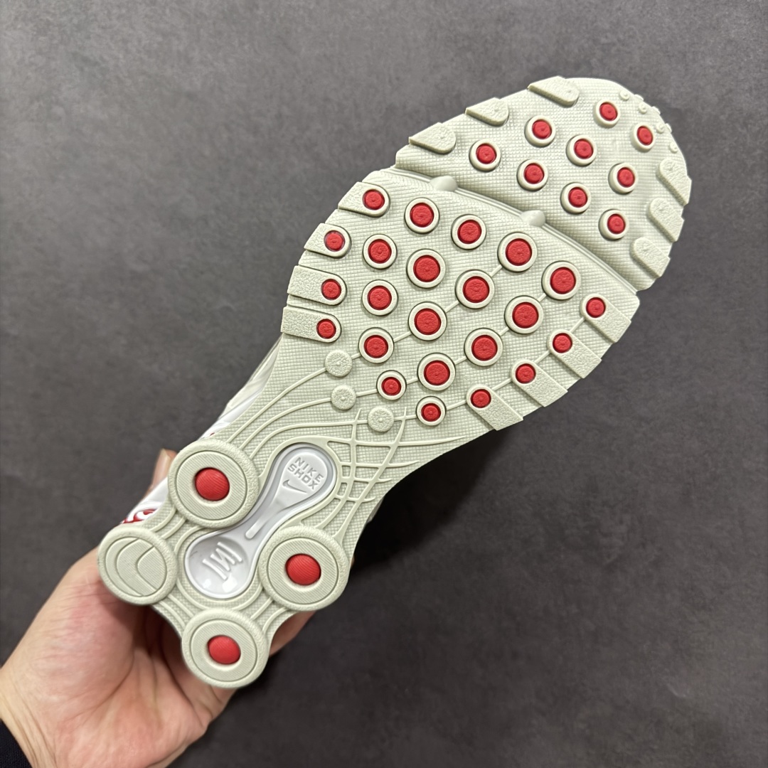 图片[9]-【外贸版本】Nike Shox Ride 2 Sp x Supreme联名款 气柱缓震跑步鞋 Shox系列 舒适与时尚的完美结合，这款现代经典之作，凭借脚跟下方的四个支撑柱和前脚掌的Max Air技术，提供卓越的响应性缓震。鞋面采用真皮与合成革的混合材料，柔软且耐用。此外，鞋身的网眼材料和脚踝周围的通风孔得到了增强，能够保持脚部凉爽。泡绵中底，橡胶外底。 尺码：36-45无半码-选品中心