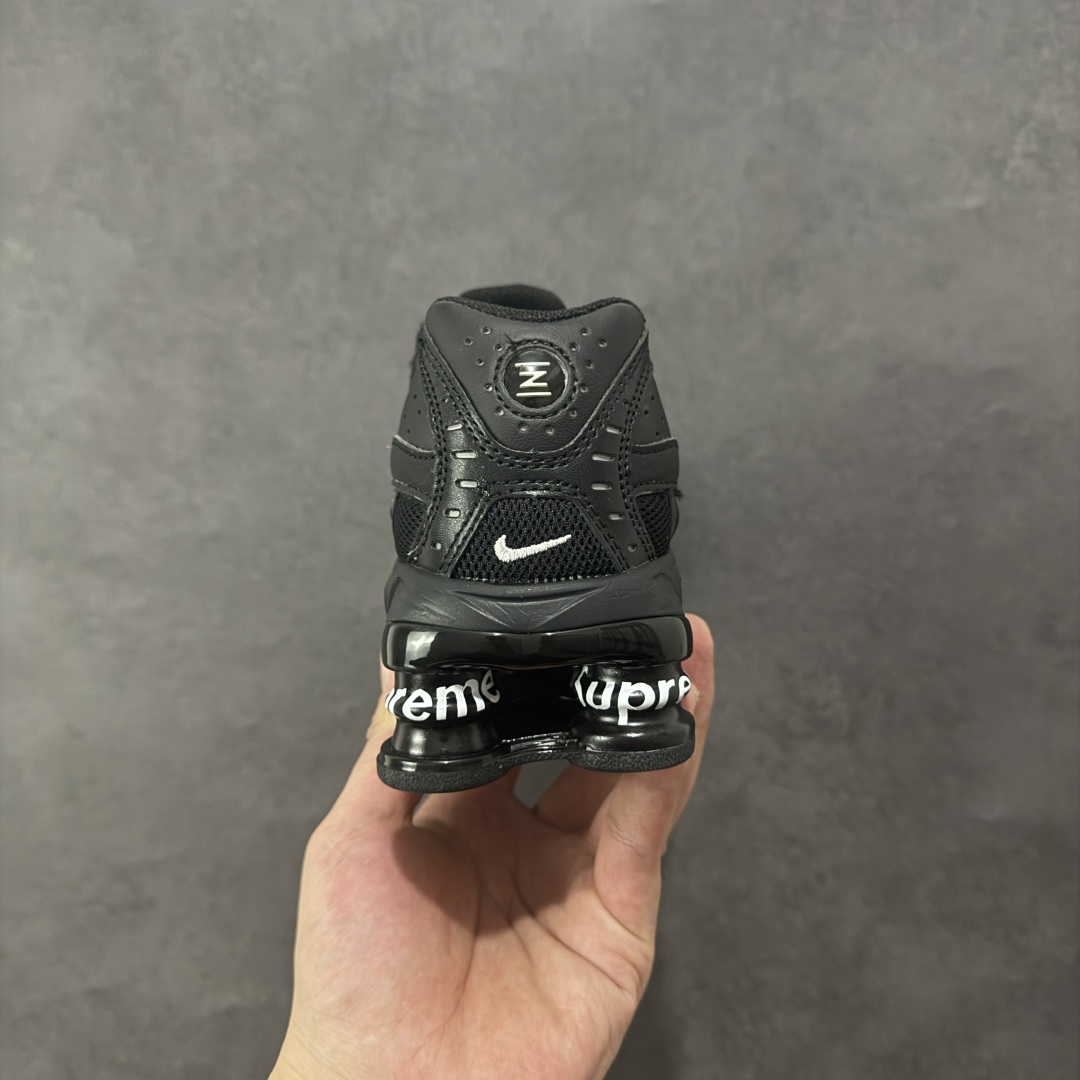 图片[4]-【外贸版本】Nike Shox Ride 2 Sp x Supreme联名款 气柱缓震跑步鞋 Shox系列 舒适与时尚的完美结合，这款现代经典之作，凭借脚跟下方的四个支撑柱和前脚掌的Max Air技术，提供卓越的响应性缓震。鞋面采用真皮与合成革的混合材料，柔软且耐用。此外，鞋身的网眼材料和脚踝周围的通风孔得到了增强，能够保持脚部凉爽。泡绵中底，橡胶外底。 尺码：36-45无半码-选品中心