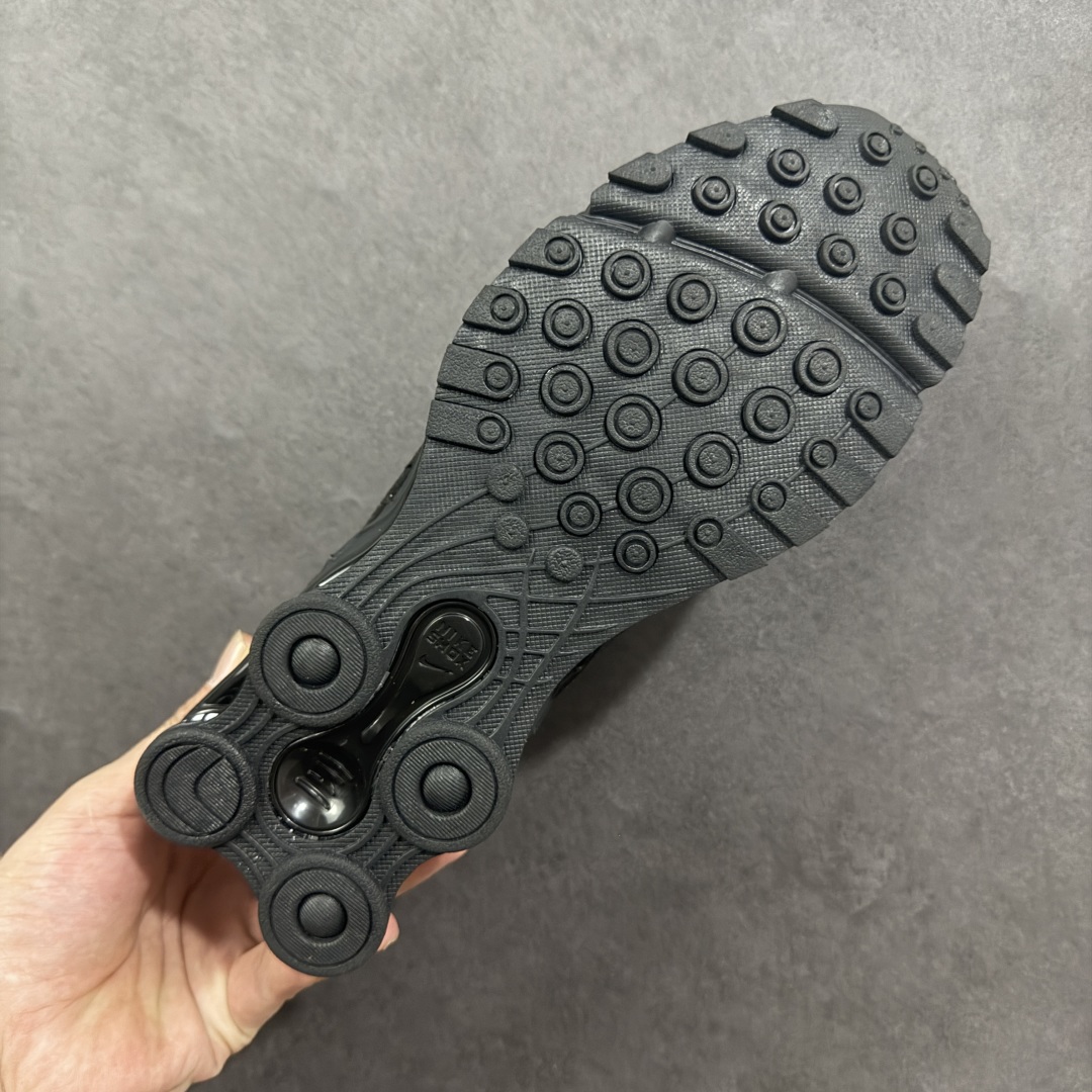 图片[9]-【外贸版本】Nike Shox Ride 2 Sp x Supreme联名款 气柱缓震跑步鞋 Shox系列 舒适与时尚的完美结合，这款现代经典之作，凭借脚跟下方的四个支撑柱和前脚掌的Max Air技术，提供卓越的响应性缓震。鞋面采用真皮与合成革的混合材料，柔软且耐用。此外，鞋身的网眼材料和脚踝周围的通风孔得到了增强，能够保持脚部凉爽。泡绵中底，橡胶外底。 尺码：36-45无半码-选品中心