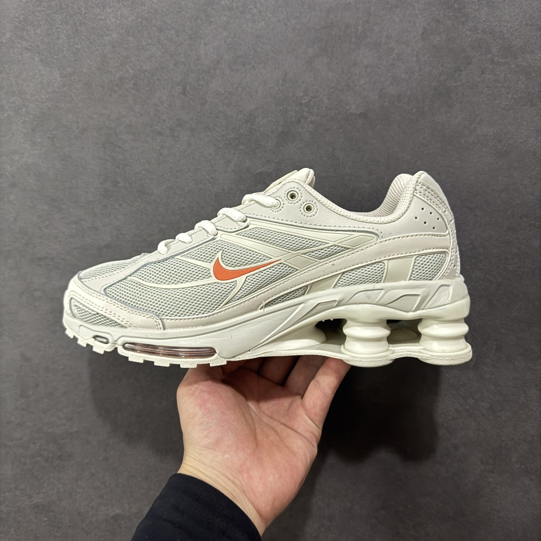 图片[2]-【外贸版本】Nike Shox Ride 2 Sp x Supreme联名款 气柱缓震跑步鞋 Shox系列 舒适与时尚的完美结合，这款现代经典之作，凭借脚跟下方的四个支撑柱和前脚掌的Max Air技术，提供卓越的响应性缓震。鞋面采用真皮与合成革的混合材料，柔软且耐用。此外，鞋身的网眼材料和脚踝周围的通风孔得到了增强，能够保持脚部凉爽。泡绵中底，橡胶外底。 尺码：36-45无半码-选品中心