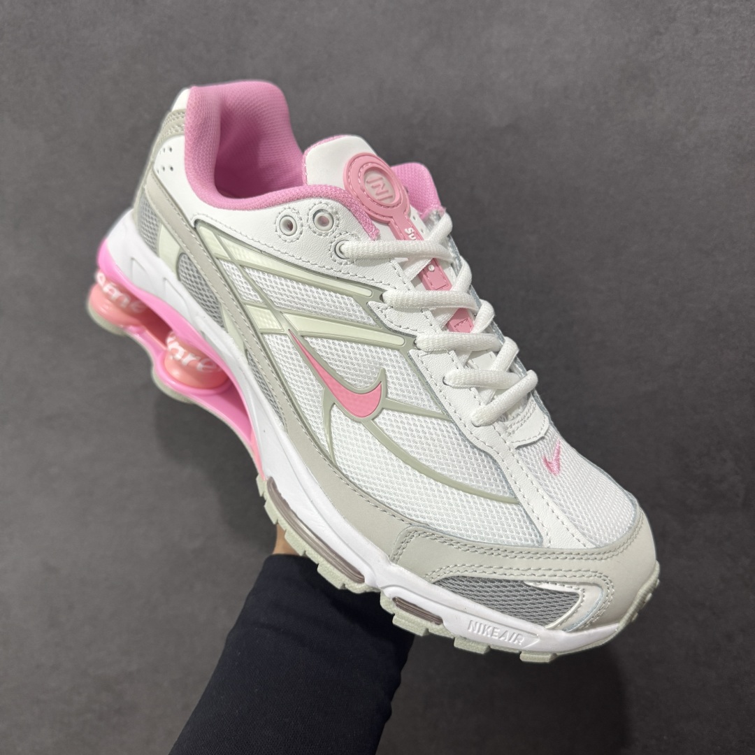 图片[3]-【外贸版本】Nike Shox Ride 2 Sp x Supreme联名款 气柱缓震跑步鞋 Shox系列 舒适与时尚的完美结合，这款现代经典之作，凭借脚跟下方的四个支撑柱和前脚掌的Max Air技术，提供卓越的响应性缓震。鞋面采用真皮与合成革的混合材料，柔软且耐用。此外，鞋身的网眼材料和脚踝周围的通风孔得到了增强，能够保持脚部凉爽。泡绵中底，橡胶外底。 货号：DN1615-200 尺码：36-40无半码-选品中心