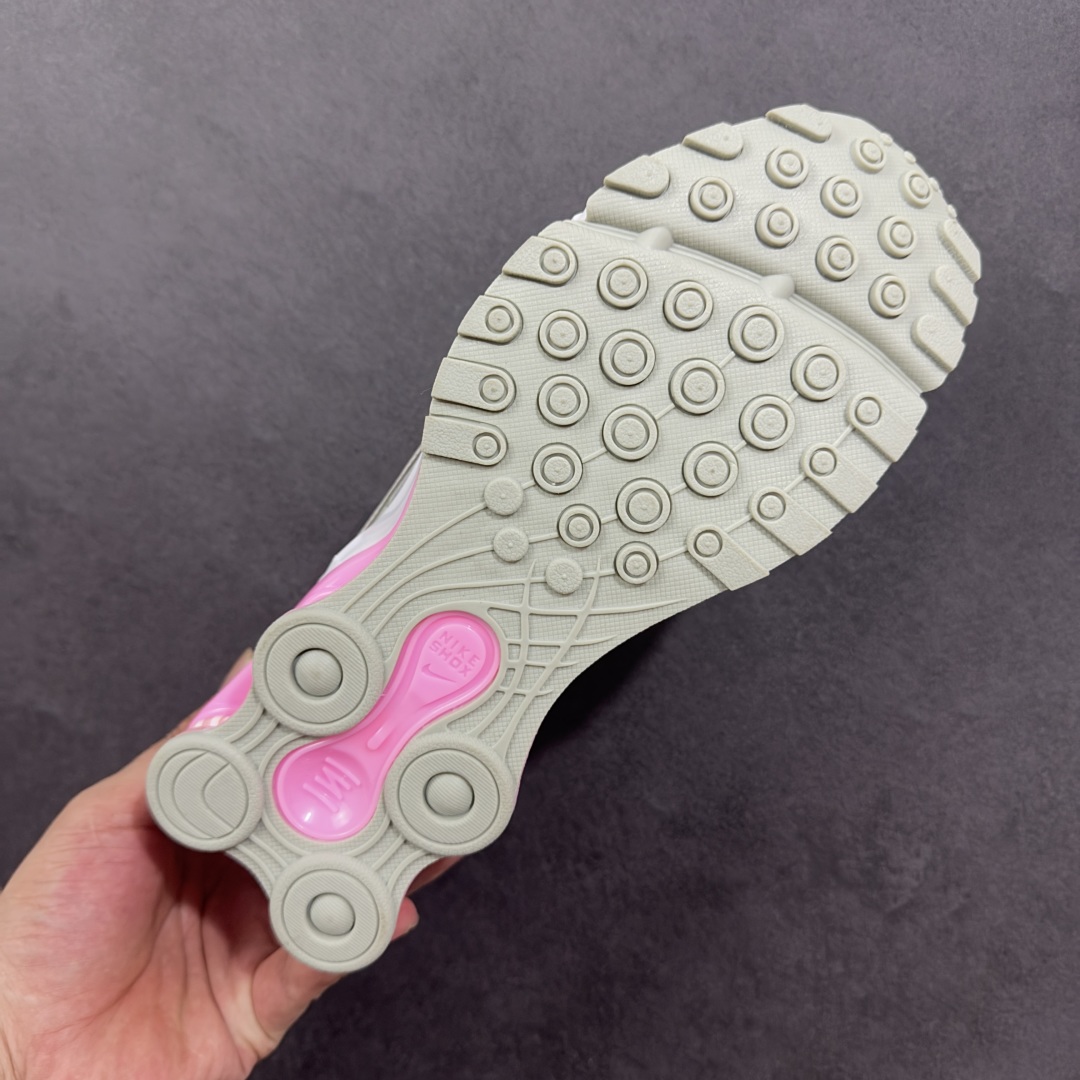 图片[9]-【外贸版本】Nike Shox Ride 2 Sp x Supreme联名款 气柱缓震跑步鞋 Shox系列 舒适与时尚的完美结合，这款现代经典之作，凭借脚跟下方的四个支撑柱和前脚掌的Max Air技术，提供卓越的响应性缓震。鞋面采用真皮与合成革的混合材料，柔软且耐用。此外，鞋身的网眼材料和脚踝周围的通风孔得到了增强，能够保持脚部凉爽。泡绵中底，橡胶外底。 货号：DN1615-200 尺码：36-40无半码-选品中心