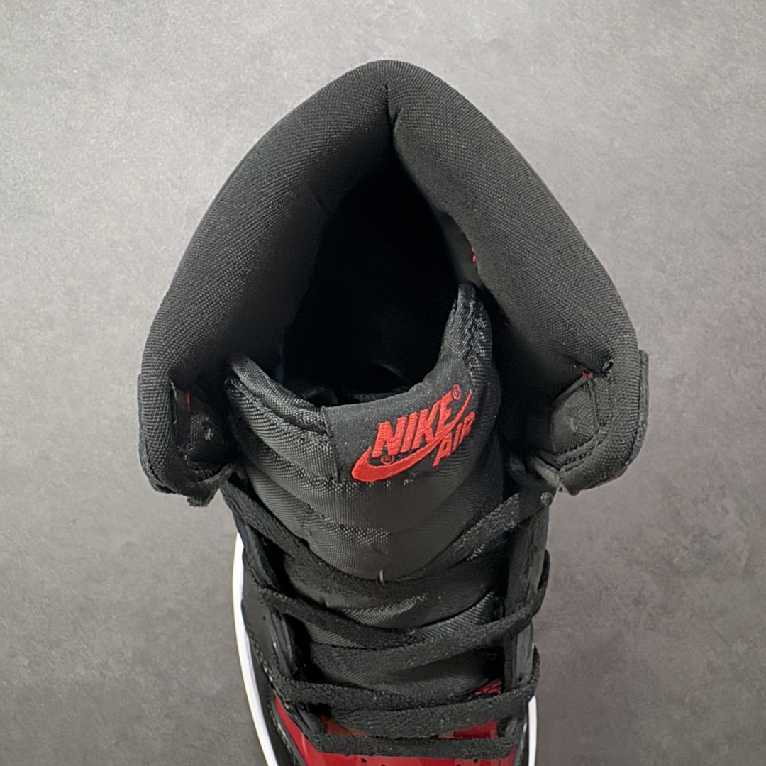 图片[7]-【公司级头层版】Air Jordan 1 High OG \”Bred Patent\” 高帮 漆皮黑红 AJ1 乔丹1代 aj1 乔1 高邦 金人吊牌 乔丹篮球鞋系列555088-063 采用正确头层皮组合荔枝纹头层皮革鞋面材质 中底注胶孔及缜密中底拉帮工艺 内置气垫及耐磨橡胶大底 尺码：36-47-选品中心