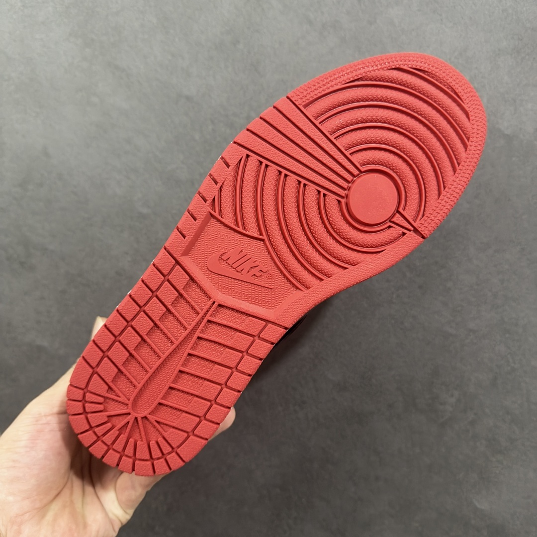 图片[9]-【公司级头层版】Air Jordan 1 High OG \”Bred Patent\” 高帮 漆皮黑红 AJ1 乔丹1代 aj1 乔1 高邦 金人吊牌 乔丹篮球鞋系列555088-063 采用正确头层皮组合荔枝纹头层皮革鞋面材质 中底注胶孔及缜密中底拉帮工艺 内置气垫及耐磨橡胶大底 尺码：36-47-选品中心