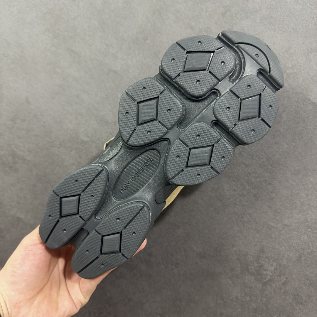 图片[9]-【公司级】New Balance 8040 融合设计款 减震防滑耐磨透气休闲跑运动鞋 New Balance 8040虽然这款运动鞋的上半部分是全新的 但下半部分则直接沿用了2022年的9060型号 中底采用厚重设计 融合了Abzorb 技术 增加了弹性 它还配有SBS 缓冲垫和抓地力强的橡胶外底 货号：U8040UOG 尺码：39.5 40 40.5 41.5 42 42.5 43 44 44.5 45 46 47-选品中心