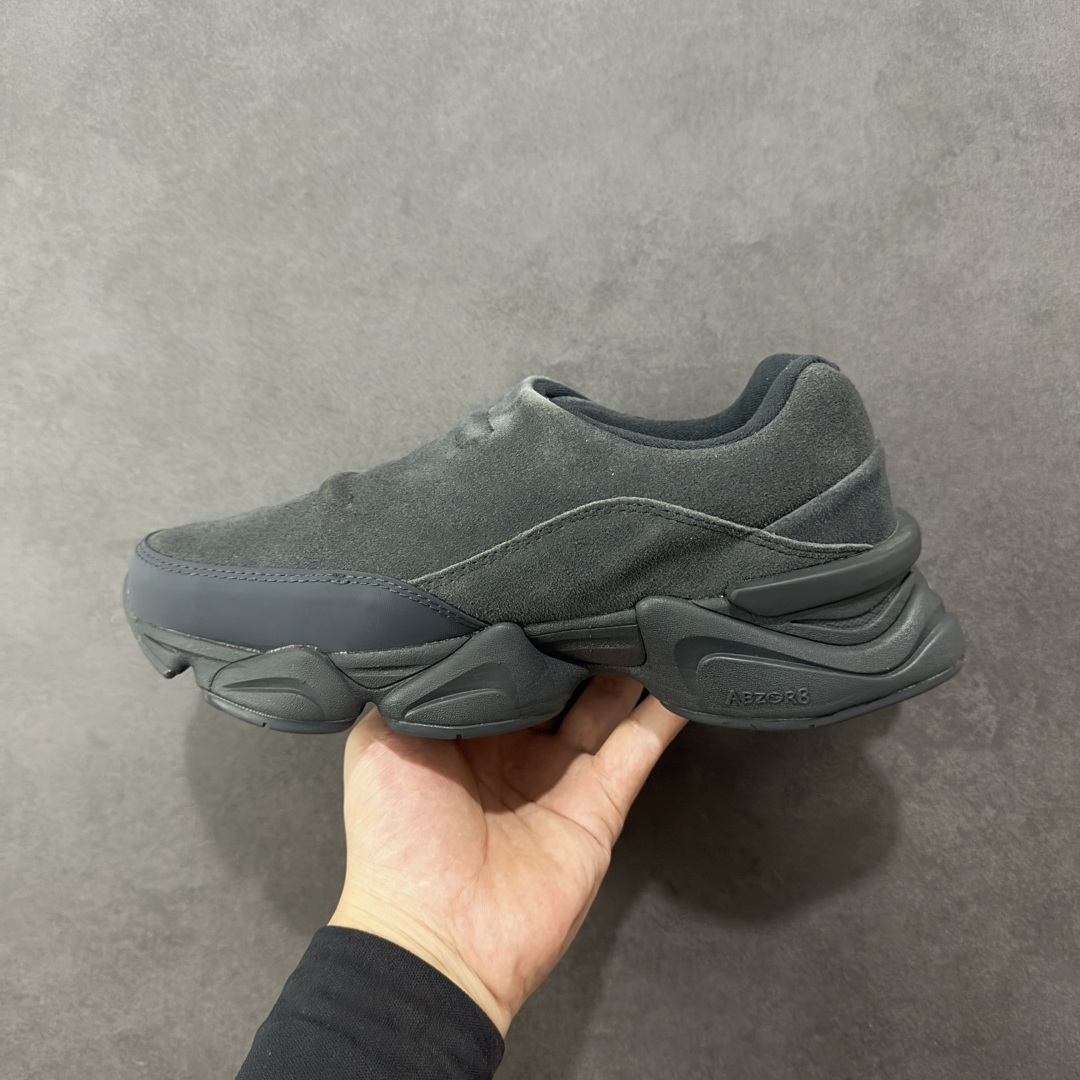 图片[2]-【公司级】New Balance 8040 融合设计款 减震防滑耐磨透气休闲跑运动鞋 New Balance 8040虽然这款运动鞋的上半部分是全新的 但下半部分则直接沿用了2022年的9060型号 中底采用厚重设计 融合了Abzorb 技术 增加了弹性 它还配有SBS 缓冲垫和抓地力强的橡胶外底 货号：U8040UOB 尺码：39.5 40 40.5 41.5 42 42.5 43 44 44.5 45 46 47-选品中心