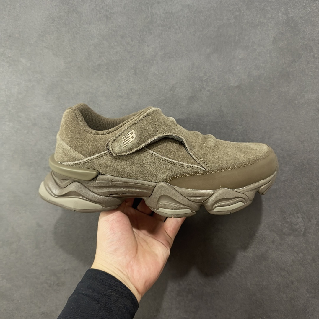 【公司级】New Balance 8040 融合设计款 减震防滑耐磨透气休闲跑运动鞋 New Balance 8040虽然这款运动鞋的上半部分是全新的 但下半部分则直接沿用了2022年的9060型号 中底采用厚重设计 融合了Abzorb 技术 增加了弹性 它还配有SBS 缓冲垫和抓地力强的橡胶外底 货号:U8040UOA 尺码:39.5 40 40.5 41.5 42 42.5 43 44 44.5 45 46 47-选品中心