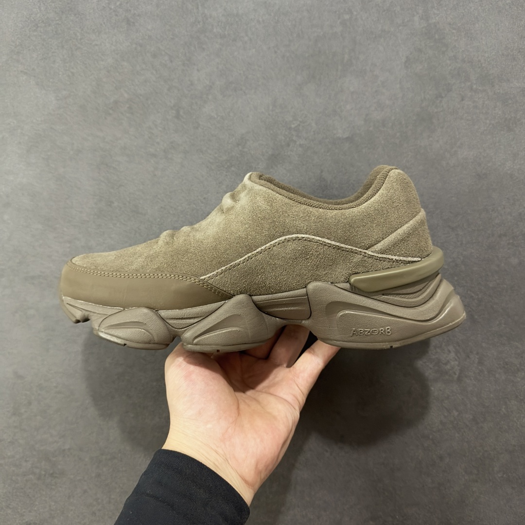 图片[2]-【公司级】New Balance 8040 融合设计款 减震防滑耐磨透气休闲跑运动鞋 New Balance 8040虽然这款运动鞋的上半部分是全新的 但下半部分则直接沿用了2022年的9060型号 中底采用厚重设计 融合了Abzorb 技术 增加了弹性 它还配有SBS 缓冲垫和抓地力强的橡胶外底 货号：U8040UOA 尺码：39.5 40 40.5 41.5 42 42.5 43 44 44.5 45 46 47-选品中心