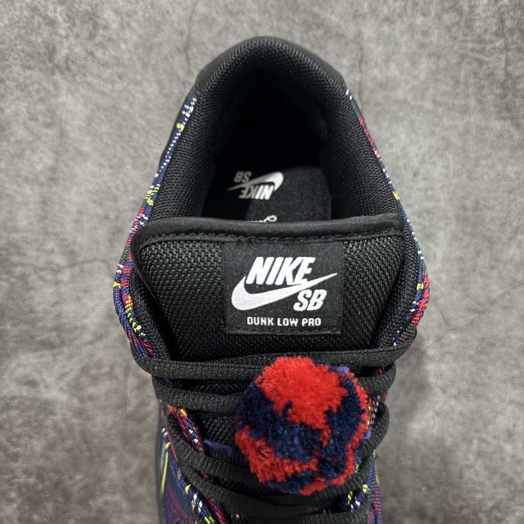 图片[8]-【Top纯原】Nike SB Dunk Low \”Nardwuar\” 联名款 苏格兰格纹低帮休闲滑板鞋 #鞋款以织物材质覆盖，鞋面采用鲜艳的格纹设计，将红色、绿色、海军蓝和黄色以苏格兰格子呢的格纹图案巧妙融合。 货号： II1493-600 尺码：40 40.5 41 42 42.5 43 44 44.5 45 46 47.5-选品中心