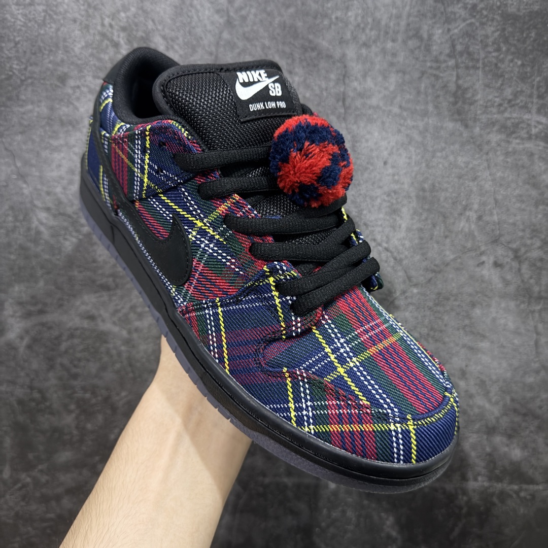 图片[3]-【Top纯原】Nike SB Dunk Low \”Nardwuar\” 联名款 苏格兰格纹低帮休闲滑板鞋 #鞋款以织物材质覆盖，鞋面采用鲜艳的格纹设计，将红色、绿色、海军蓝和黄色以苏格兰格子呢的格纹图案巧妙融合。 货号： II1493-600 尺码：40 40.5 41 42 42.5 43 44 44.5 45 46 47.5-选品中心