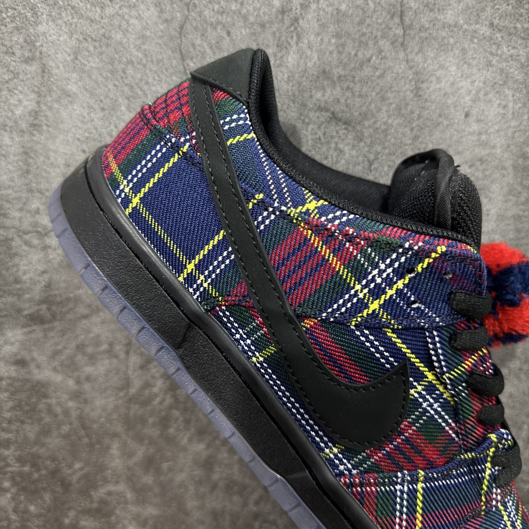 图片[7]-【Top纯原】Nike SB Dunk Low \”Nardwuar\” 联名款 苏格兰格纹低帮休闲滑板鞋 #鞋款以织物材质覆盖，鞋面采用鲜艳的格纹设计，将红色、绿色、海军蓝和黄色以苏格兰格子呢的格纹图案巧妙融合。 货号： II1493-600 尺码：40 40.5 41 42 42.5 43 44 44.5 45 46 47.5-选品中心