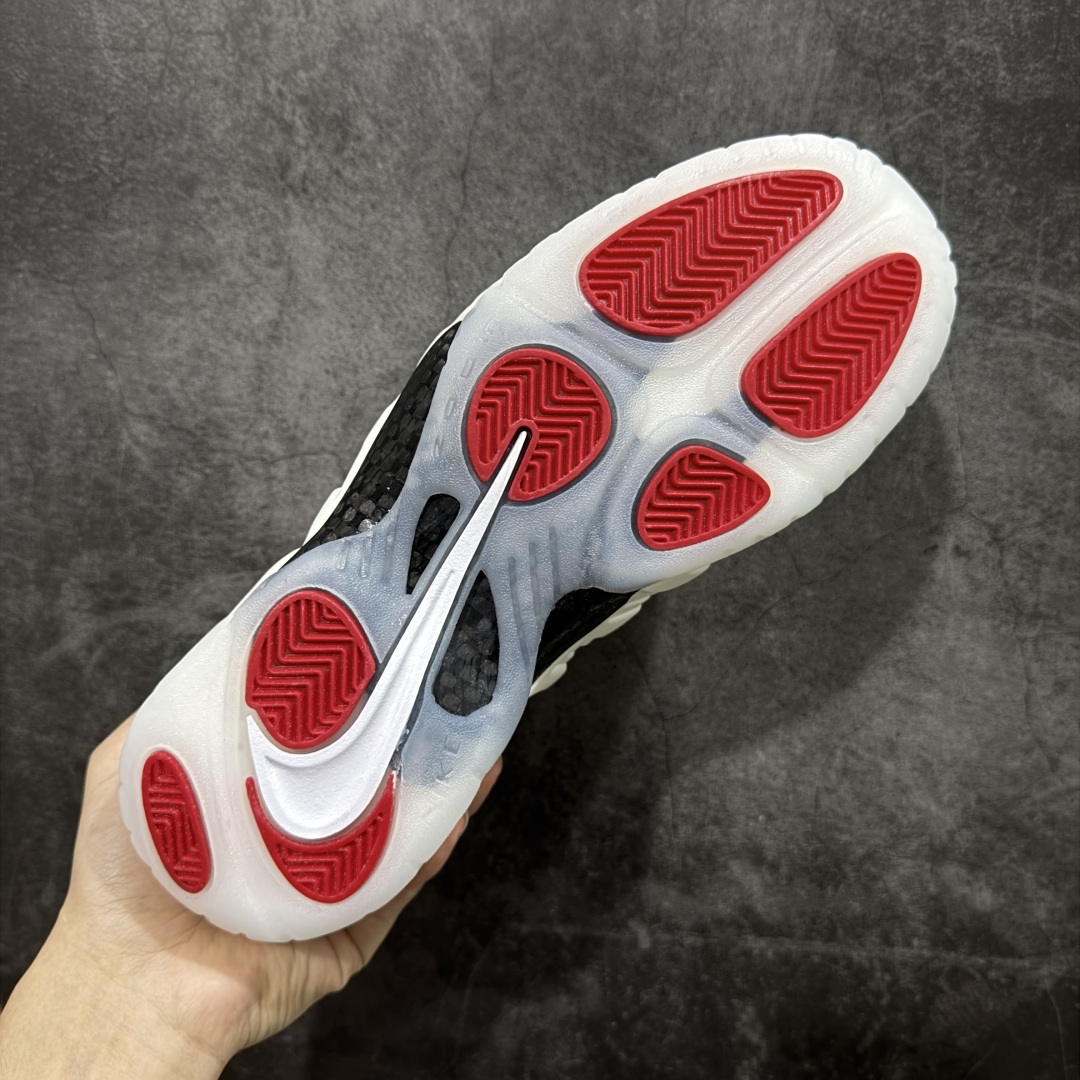 图片[9]-【莞产纯原】NK Air Foamposite One 市售最强品质 莞产顶级品质 白黑奶泡 2025 喷泡 HF0794-200 莞产原底面 公司渠道同模具 鞋型发泡360度无死角 双层Zoom气垫植入 中底完美注胶 搭载原厂碳纤维材质 诞生于1997年的NK Air Foamposite系列可以说是整个球鞋历史上最为经典的系列之一 也就是我们常说的“喷”和“泡” 其中“喷”由Foamposite One代言人Penny的英文音译而来 而“泡”则来源于另一款鞋型 Foamposite Pro中\”pro\”的音译 在诞生初期 由于高昂的造价以及超前的外形 Foamposite系列的反对者不在少数 甚至有人认为这款鞋会毁掉整个球鞋行业 但事实证明这双灵感来自于甲虫 自带“黑科技”鞋面以及双层Zoom+大块碳板的太空球鞋不仅受到了大众的接受与追捧 并且成功的影响了篮球鞋的发展 尺码：40 40.5 41 42 42.5 43 44 44.5 45 46 47.5-选品中心
