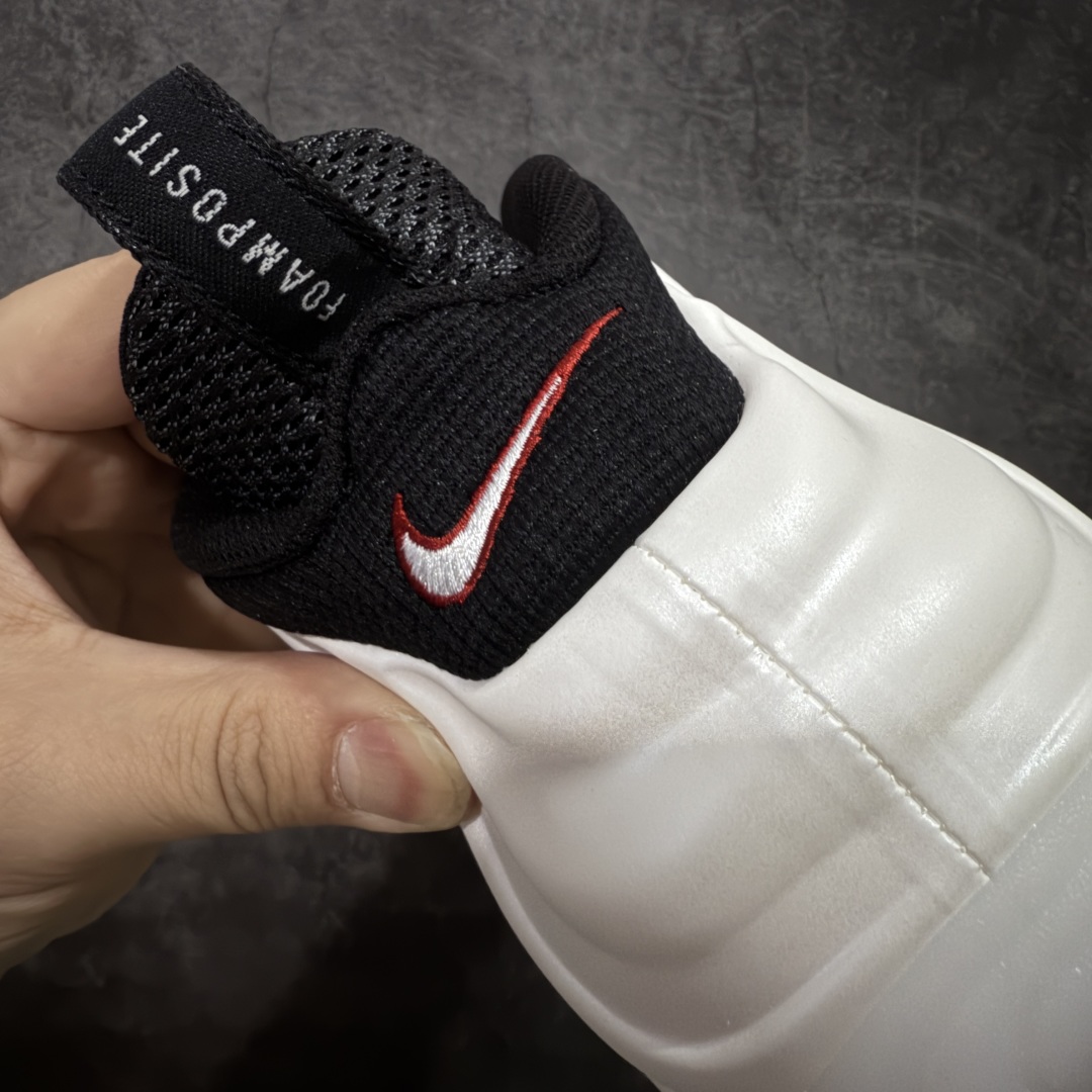 图片[2]-【莞产纯原】NK Air Foamposite One 市售最强品质 莞产顶级品质 白黑奶泡 2025 喷泡 HF0794-200 莞产原底面 公司渠道同模具 鞋型发泡360度无死角 双层Zoom气垫植入 中底完美注胶 搭载原厂碳纤维材质 诞生于1997年的NK Air Foamposite系列可以说是整个球鞋历史上最为经典的系列之一 也就是我们常说的“喷”和“泡” 其中“喷”由Foamposite One代言人Penny的英文音译而来 而“泡”则来源于另一款鞋型 Foamposite Pro中\”pro\”的音译 在诞生初期 由于高昂的造价以及超前的外形 Foamposite系列的反对者不在少数 甚至有人认为这款鞋会毁掉整个球鞋行业 但事实证明这双灵感来自于甲虫 自带“黑科技”鞋面以及双层Zoom+大块碳板的太空球鞋不仅受到了大众的接受与追捧 并且成功的影响了篮球鞋的发展 尺码：40 40.5 41 42 42.5 43 44 44.5 45 46 47.5-选品中心