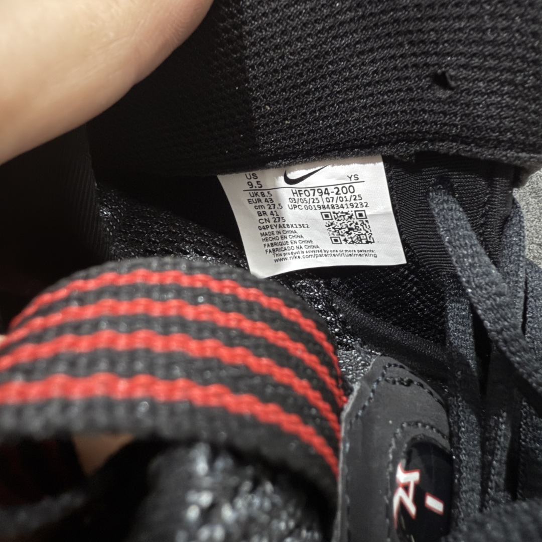 图片[7]-【莞产纯原】NK Air Foamposite One 市售最强品质 莞产顶级品质 白黑奶泡 2025 喷泡 HF0794-200 莞产原底面 公司渠道同模具 鞋型发泡360度无死角 双层Zoom气垫植入 中底完美注胶 搭载原厂碳纤维材质 诞生于1997年的NK Air Foamposite系列可以说是整个球鞋历史上最为经典的系列之一 也就是我们常说的“喷”和“泡” 其中“喷”由Foamposite One代言人Penny的英文音译而来 而“泡”则来源于另一款鞋型 Foamposite Pro中\”pro\”的音译 在诞生初期 由于高昂的造价以及超前的外形 Foamposite系列的反对者不在少数 甚至有人认为这款鞋会毁掉整个球鞋行业 但事实证明这双灵感来自于甲虫 自带“黑科技”鞋面以及双层Zoom+大块碳板的太空球鞋不仅受到了大众的接受与追捧 并且成功的影响了篮球鞋的发展 尺码：40 40.5 41 42 42.5 43 44 44.5 45 46 47.5-选品中心