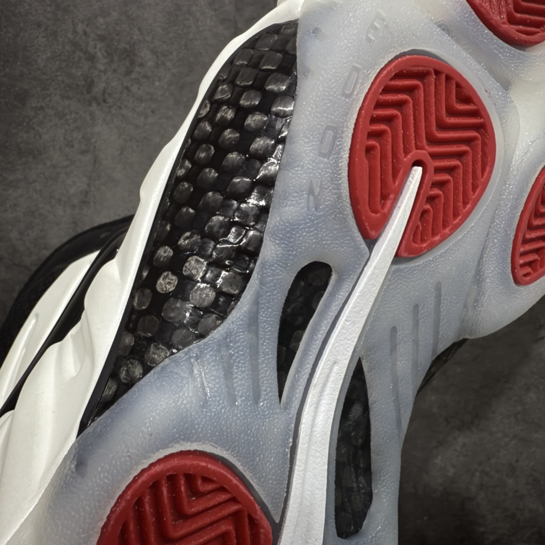 图片[9]-【莞产纯原】NK Air Foamposite One 市售最强品质 莞产顶级品质 白黑奶泡 2025 喷泡 HF0794-200 莞产原底面 公司渠道同模具 鞋型发泡360度无死角 双层Zoom气垫植入 中底完美注胶 搭载原厂碳纤维材质 诞生于1997年的NK Air Foamposite系列可以说是整个球鞋历史上最为经典的系列之一 也就是我们常说的“喷”和“泡” 其中“喷”由Foamposite One代言人Penny的英文音译而来 而“泡”则来源于另一款鞋型 Foamposite Pro中\”pro\”的音译 在诞生初期 由于高昂的造价以及超前的外形 Foamposite系列的反对者不在少数 甚至有人认为这款鞋会毁掉整个球鞋行业 但事实证明这双灵感来自于甲虫 自带“黑科技”鞋面以及双层Zoom+大块碳板的太空球鞋不仅受到了大众的接受与追捧 并且成功的影响了篮球鞋的发展 尺码：40 40.5 41 42 42.5 43 44 44.5 45 46 47.5-选品中心