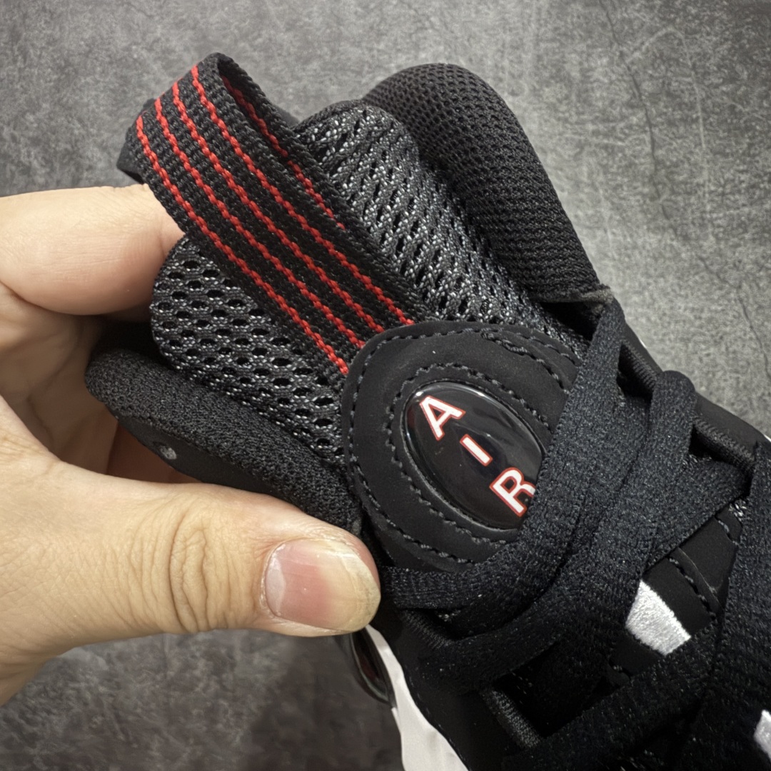 图片[5]-【莞产纯原】NK Air Foamposite One 市售最强品质 莞产顶级品质 白黑奶泡 2025 喷泡 HF0794-200 莞产原底面 公司渠道同模具 鞋型发泡360度无死角 双层Zoom气垫植入 中底完美注胶 搭载原厂碳纤维材质 诞生于1997年的NK Air Foamposite系列可以说是整个球鞋历史上最为经典的系列之一 也就是我们常说的“喷”和“泡” 其中“喷”由Foamposite One代言人Penny的英文音译而来 而“泡”则来源于另一款鞋型 Foamposite Pro中\”pro\”的音译 在诞生初期 由于高昂的造价以及超前的外形 Foamposite系列的反对者不在少数 甚至有人认为这款鞋会毁掉整个球鞋行业 但事实证明这双灵感来自于甲虫 自带“黑科技”鞋面以及双层Zoom+大块碳板的太空球鞋不仅受到了大众的接受与追捧 并且成功的影响了篮球鞋的发展 尺码：40 40.5 41 42 42.5 43 44 44.5 45 46 47.5-选品中心