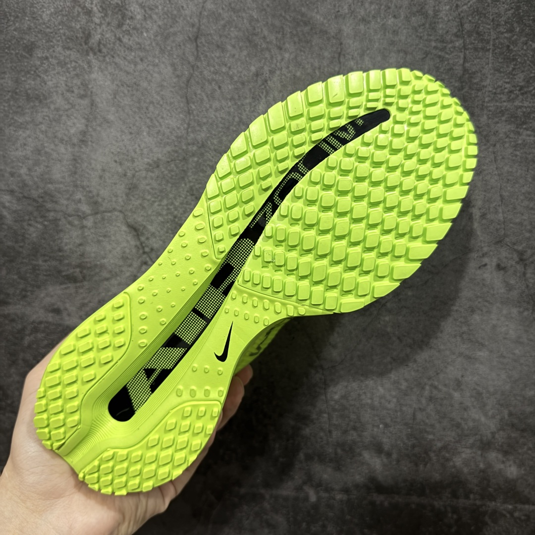 图片[9]-【S版纯原】Nike Pegasus Premium Airscape 舒适百搭减震防滑耐磨透气 低帮跑步鞋 荧光绿色 HQ2592-700    低帮跑步鞋，简约又不失活力，上脚超吸睛。  它不仅颜值高，性能更是一绝！  全掌气垫科技，减震防滑超耐磨，每一步都能感受到强劲回弹，给双脚舒适支撑。  透气鞋面，跑步时双脚也能自由呼吸。    #独家原包 原底原料 开模打造  #原厂鞋标 高精密准度  #原楦原纸板开发 匹配原版98%以上  #后跟弧度 正确呈现  #原厂皮料 质感无敌  #皮料切割干净 无任何毛边 清洁度细节完美    尺码：35.5-46-选品中心