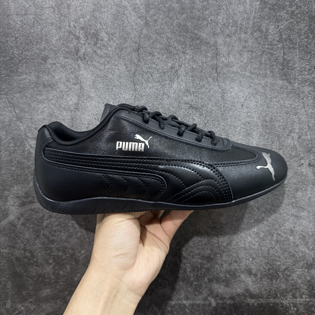 【CS纯原版】Puma Speedcat OG Sparco 彪马罗马阿莫尔系列 复古运动休闲赛车跑鞋 纯黑拼接 405835-02 市场第一梯队品质 版型 细节 烫金走线 完全碾压市场任意版本 欢迎对比🆚 工厂耗时3个月开发 原装档案原数据纸版楦型 采用固色翻毛皮鞋面材质(正确二次成型\'猛帮\'成型工艺🆚区别市面版本!!) 外置原数据开发轻量耐磨橡胶大底💪🏻 全球知名运动品牌PUMA宝马赛车系列 融合了宝马车队的标志性配色 以趣味十足又前卫复古的设计引领潮流 将赛道精神融入街头时尚 开启前卫竞速之旅 主打前卫复古风 Roma鞋款的鞋侧以复古的流线造型 缀以宝马经典Logo 巧妙吸睛 而Speedcat鞋款以亮眼三色条纹元素缀以舒适鞋面 赋予了独特的个性美学 演绎赛车的无尽能量 尺码:35.5-45-选品中心