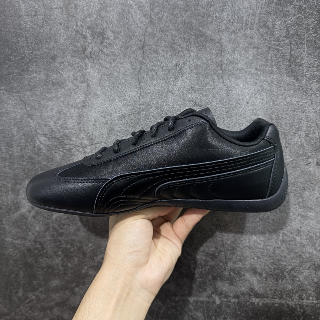 图片[2]-【CS纯原版】Puma Speedcat OG Sparco 彪马罗马阿莫尔系列 复古运动休闲赛车跑鞋 纯黑拼接 405835-02 市场第一梯队品质 版型 细节 烫金走线 完全碾压市场任意版本 欢迎对比🆚 工厂耗时3个月开发 原装档案原数据纸版楦型 采用固色翻毛皮鞋面材质(正确二次成型\’猛帮\’成型工艺🆚区别市面版本!!) 外置原数据开发轻量耐磨橡胶大底💪🏻 全球知名运动品牌PUMA宝马赛车系列 融合了宝马车队的标志性配色 以趣味十足又前卫复古的设计引领潮流 将赛道精神融入街头时尚 开启前卫竞速之旅 主打前卫复古风 Roma鞋款的鞋侧以复古的流线造型 缀以宝马经典Logo 巧妙吸睛 而Speedcat鞋款以亮眼三色条纹元素缀以舒适鞋面 赋予了独特的个性美学 演绎赛车的无尽能量 尺码：35.5-45-选品中心