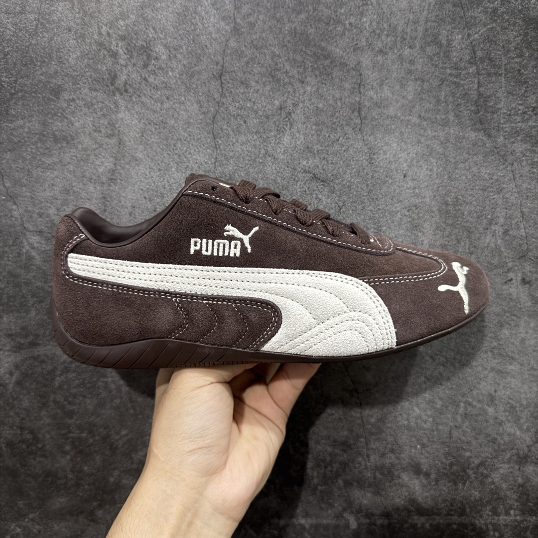 【CS纯原版】Puma Speedcat OG Sparco 彪马罗马阿莫尔系列 复古运动休闲赛车跑鞋 棕白 403903-01 市场第一梯队品质 版型 细节 烫金走线 完全碾压市场任意版本 欢迎对比🆚 工厂耗时3个月开发 原装档案原数据纸版楦型 采用固色翻毛皮鞋面材质(正确二次成型\'猛帮\'成型工艺🆚区别市面版本!!) 外置原数据开发轻量耐磨橡胶大底💪🏻 全球知名运动品牌PUMA宝马赛车系列 融合了宝马车队的标志性配色 以趣味十足又前卫复古的设计引领潮流 将赛道精神融入街头时尚 开启前卫竞速之旅 主打前卫复古风 Roma鞋款的鞋侧以复古的流线造型 缀以宝马经典Logo 巧妙吸睛 而Speedcat鞋款以亮眼三色条纹元素缀以舒适鞋面 赋予了独特的个性美学 演绎赛车的无尽能量 尺码:35.5-45-选品中心