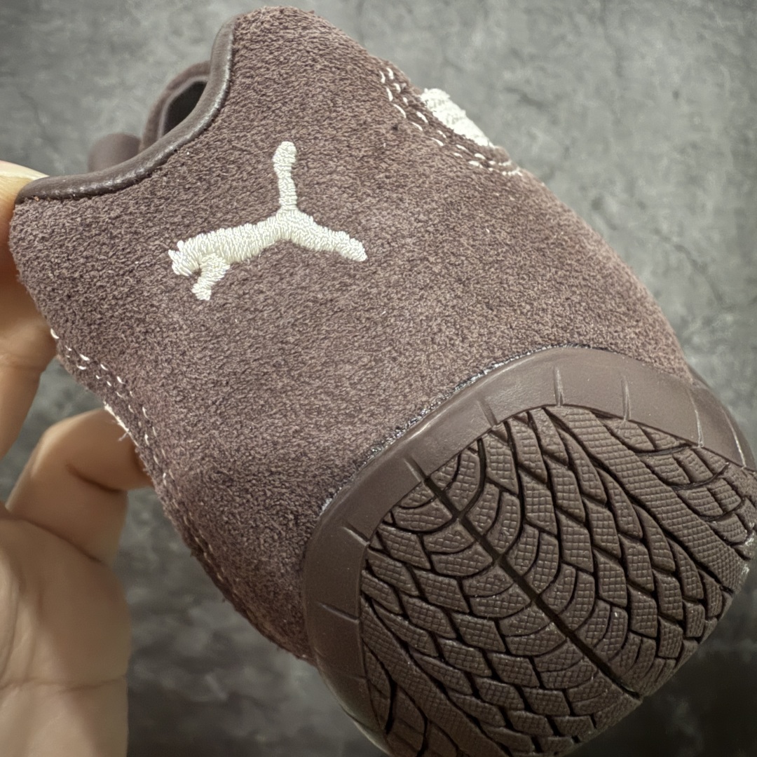 图片[2]-【CS纯原版】Puma Speedcat OG Sparco 彪马罗马阿莫尔系列 复古运动休闲赛车跑鞋 棕白 403903-01 市场第一梯队品质 版型 细节 烫金走线 完全碾压市场任意版本 欢迎对比🆚 工厂耗时3个月开发 原装档案原数据纸版楦型 采用固色翻毛皮鞋面材质(正确二次成型\’猛帮\’成型工艺🆚区别市面版本!!) 外置原数据开发轻量耐磨橡胶大底💪🏻 全球知名运动品牌PUMA宝马赛车系列 融合了宝马车队的标志性配色 以趣味十足又前卫复古的设计引领潮流 将赛道精神融入街头时尚 开启前卫竞速之旅 主打前卫复古风 Roma鞋款的鞋侧以复古的流线造型 缀以宝马经典Logo 巧妙吸睛 而Speedcat鞋款以亮眼三色条纹元素缀以舒适鞋面 赋予了独特的个性美学 演绎赛车的无尽能量 尺码：35.5-45-选品中心