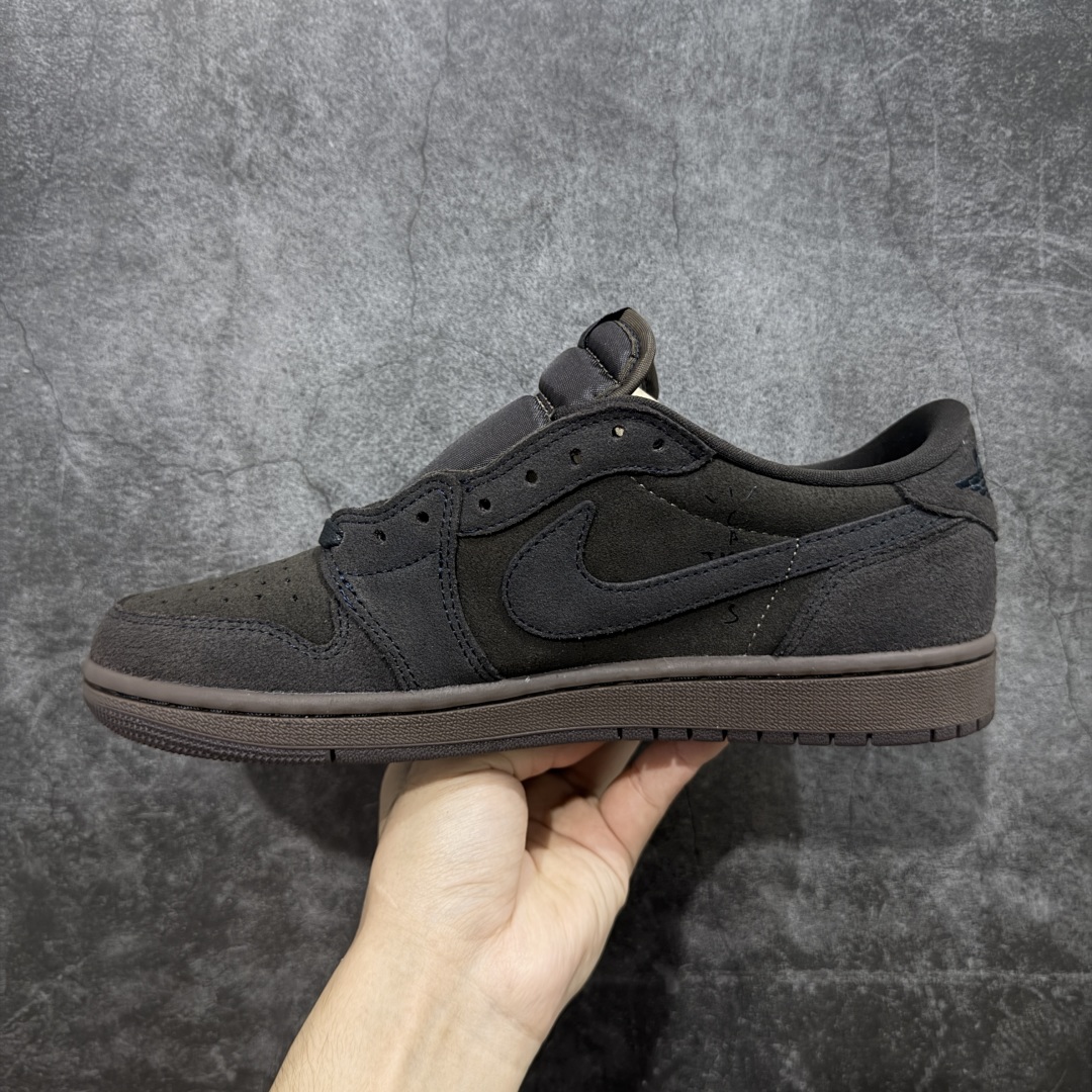 图片[2]-【原厂版】Air Jordan 1 x Travis Scott AJ1 x TS联名棕钩低帮 DM7866-202 超级强悍品质 可对比市场各大纯原版本 专业aj大厂出品 对细节的把控毋庸置疑 材料也是用最接近原鞋的头层皮料 所有地方都没有做到减配 原厂鞋楦打造完美鞋型 整体鞋型以及后跟做的弧度做的非常好 鞋带为原厂打蜡鞋带 粗细程度同步原鞋 裁片清洁度到位 无明显瑕疵毛边 免修产品 正确针车 该重针 该有尖角的地方都有做到 鞋价格非常香 转手可闭眼卖高价 到手各位就知道货有多好 绝对秒杀一切同价格货品 尺码：40-47.5-选品中心