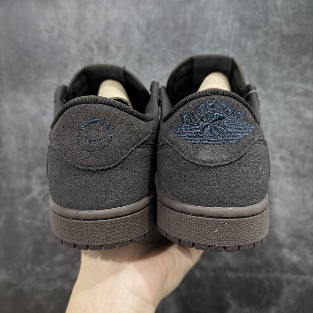 图片[4]-【原厂版】Air Jordan 1 x Travis Scott AJ1 x TS联名棕钩低帮 DM7866-202 超级强悍品质 可对比市场各大纯原版本 专业aj大厂出品 对细节的把控毋庸置疑 材料也是用最接近原鞋的头层皮料 所有地方都没有做到减配 原厂鞋楦打造完美鞋型 整体鞋型以及后跟做的弧度做的非常好 鞋带为原厂打蜡鞋带 粗细程度同步原鞋 裁片清洁度到位 无明显瑕疵毛边 免修产品 正确针车 该重针 该有尖角的地方都有做到 鞋价格非常香 转手可闭眼卖高价 到手各位就知道货有多好 绝对秒杀一切同价格货品 尺码：40-47.5-选品中心