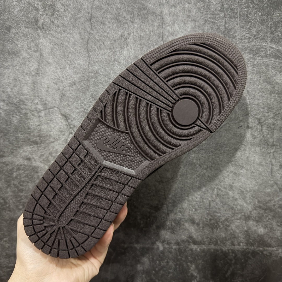 图片[9]-【原厂版】Air Jordan 1 x Travis Scott AJ1 x TS联名棕钩低帮 DM7866-202 超级强悍品质 可对比市场各大纯原版本 专业aj大厂出品 对细节的把控毋庸置疑 材料也是用最接近原鞋的头层皮料 所有地方都没有做到减配 原厂鞋楦打造完美鞋型 整体鞋型以及后跟做的弧度做的非常好 鞋带为原厂打蜡鞋带 粗细程度同步原鞋 裁片清洁度到位 无明显瑕疵毛边 免修产品 正确针车 该重针 该有尖角的地方都有做到 鞋价格非常香 转手可闭眼卖高价 到手各位就知道货有多好 绝对秒杀一切同价格货品 尺码：40-47.5-选品中心