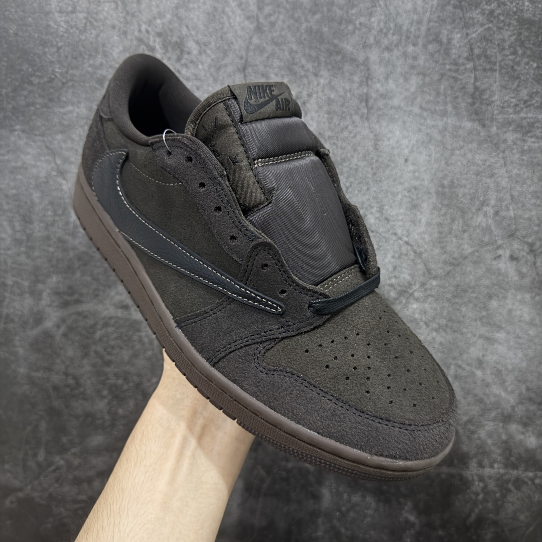 图片[3]-【原厂版】Air Jordan 1 x Travis Scott AJ1 x TS联名棕钩低帮 DM7866-202 超级强悍品质 可对比市场各大纯原版本 专业aj大厂出品 对细节的把控毋庸置疑 材料也是用最接近原鞋的头层皮料 所有地方都没有做到减配 原厂鞋楦打造完美鞋型 整体鞋型以及后跟做的弧度做的非常好 鞋带为原厂打蜡鞋带 粗细程度同步原鞋 裁片清洁度到位 无明显瑕疵毛边 免修产品 正确针车 该重针 该有尖角的地方都有做到 鞋价格非常香 转手可闭眼卖高价 到手各位就知道货有多好 绝对秒杀一切同价格货品 尺码：40-47.5-选品中心