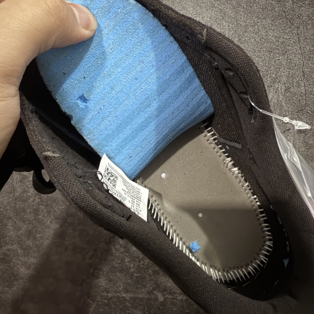 图片[7]-【原厂版】Air Jordan 1 x Travis Scott AJ1 x TS联名棕钩低帮 DM7866-202 超级强悍品质 可对比市场各大纯原版本 专业aj大厂出品 对细节的把控毋庸置疑 材料也是用最接近原鞋的头层皮料 所有地方都没有做到减配 原厂鞋楦打造完美鞋型 整体鞋型以及后跟做的弧度做的非常好 鞋带为原厂打蜡鞋带 粗细程度同步原鞋 裁片清洁度到位 无明显瑕疵毛边 免修产品 正确针车 该重针 该有尖角的地方都有做到 鞋价格非常香 转手可闭眼卖高价 到手各位就知道货有多好 绝对秒杀一切同价格货品 尺码：40-47.5-选品中心