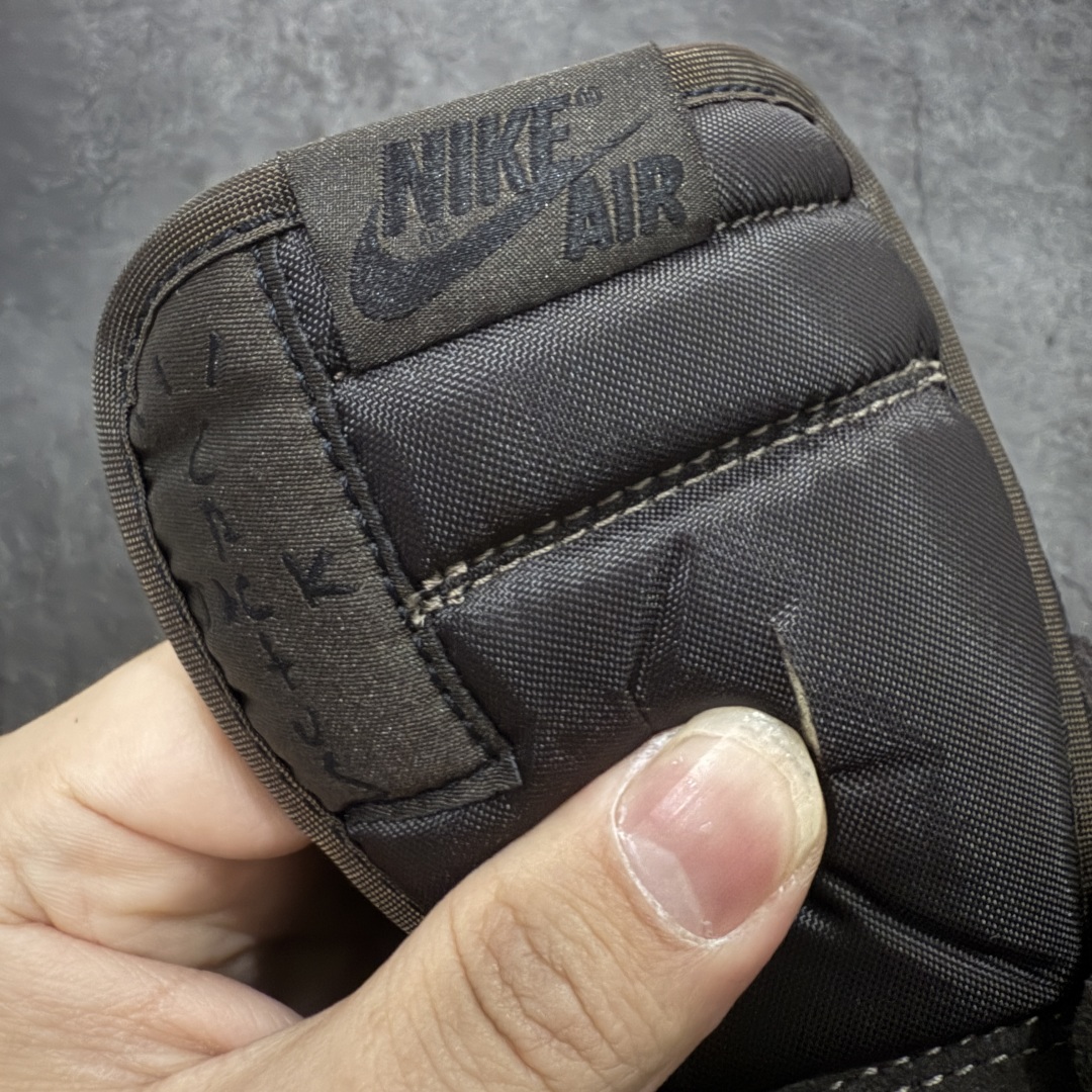 图片[5]-【原厂版】Air Jordan 1 x Travis Scott AJ1 x TS联名棕钩低帮 DM7866-202 超级强悍品质 可对比市场各大纯原版本 专业aj大厂出品 对细节的把控毋庸置疑 材料也是用最接近原鞋的头层皮料 所有地方都没有做到减配 原厂鞋楦打造完美鞋型 整体鞋型以及后跟做的弧度做的非常好 鞋带为原厂打蜡鞋带 粗细程度同步原鞋 裁片清洁度到位 无明显瑕疵毛边 免修产品 正确针车 该重针 该有尖角的地方都有做到 鞋价格非常香 转手可闭眼卖高价 到手各位就知道货有多好 绝对秒杀一切同价格货品 尺码：40-47.5-选品中心